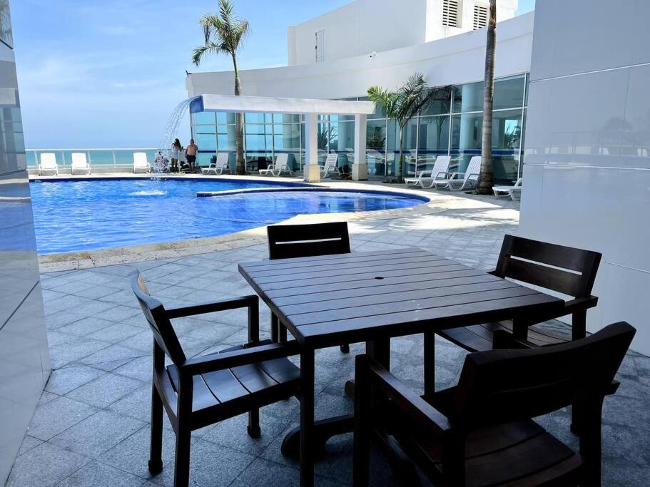 Bocagrande y Marbella frente al mar,piscina