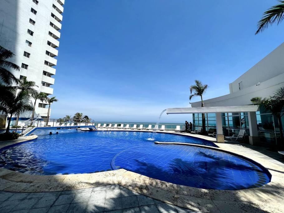 Bocagrande y Marbella frente al mar,piscina