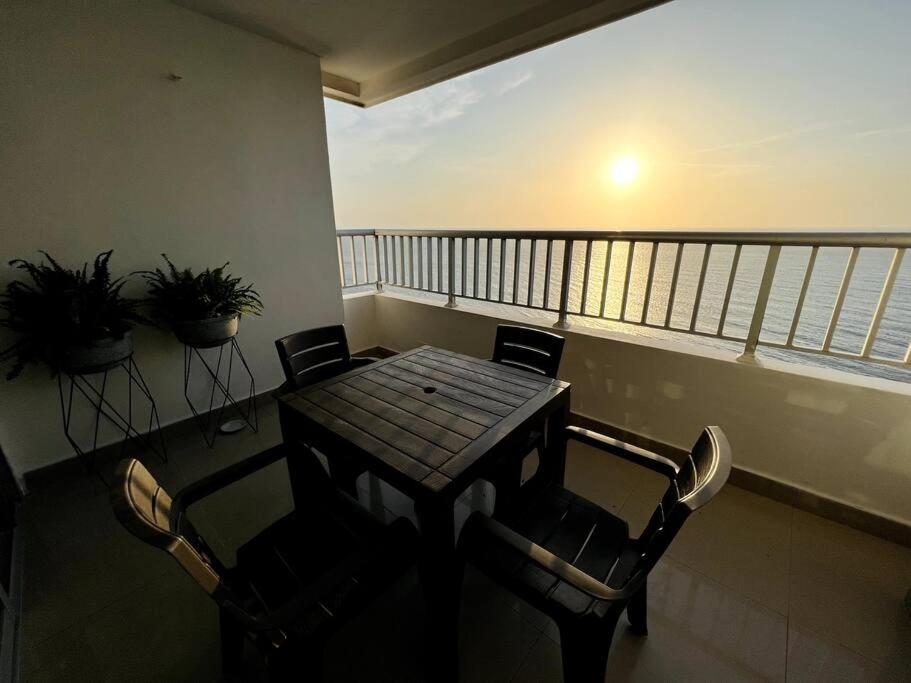 Bocagrande y Marbella frente al mar,piscina