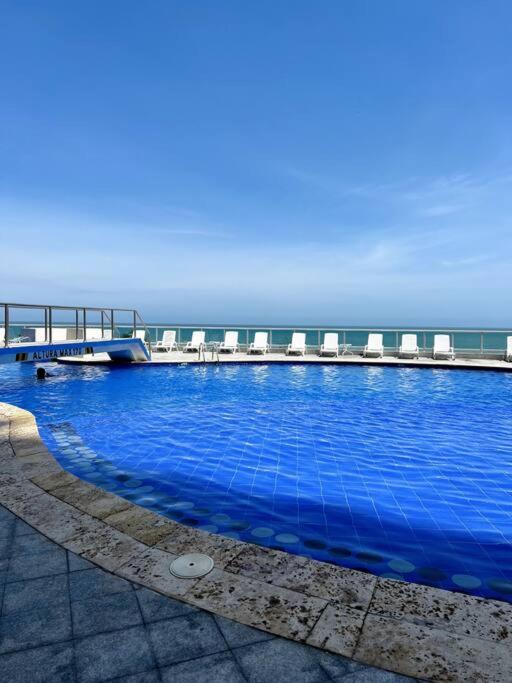 Bocagrande y Marbella frente al mar,piscina