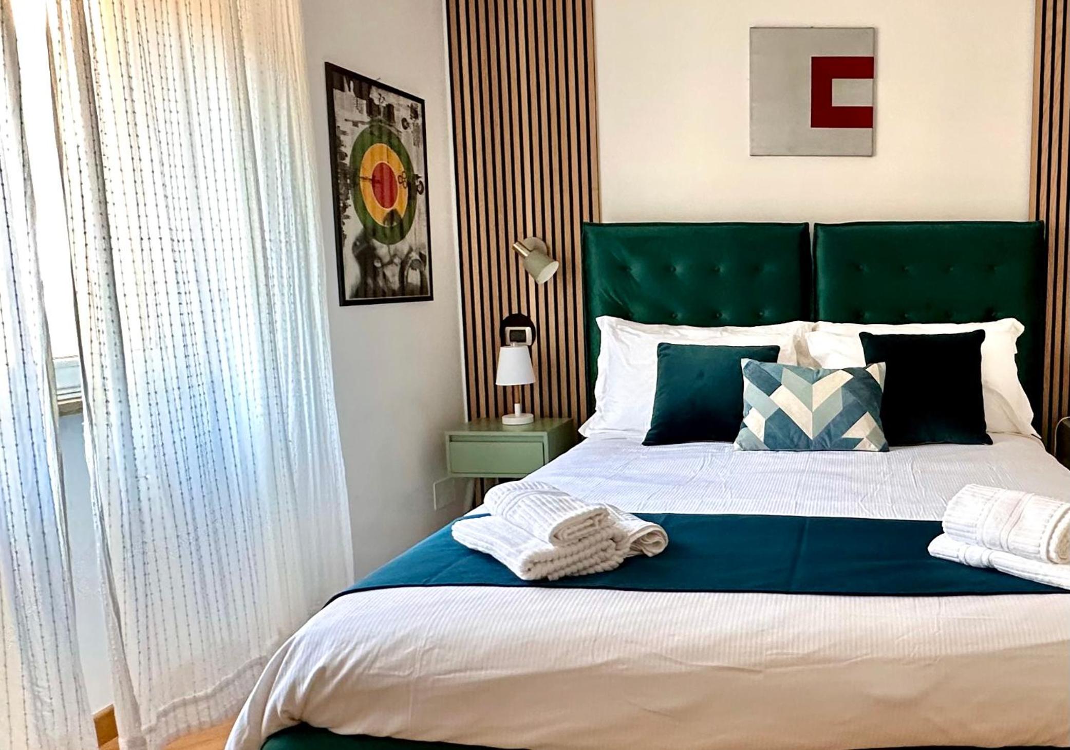 VATICAN GLAMOROUS at Passeggiata del gelsomino - FREE Parking, 4 Guests, Central Rome