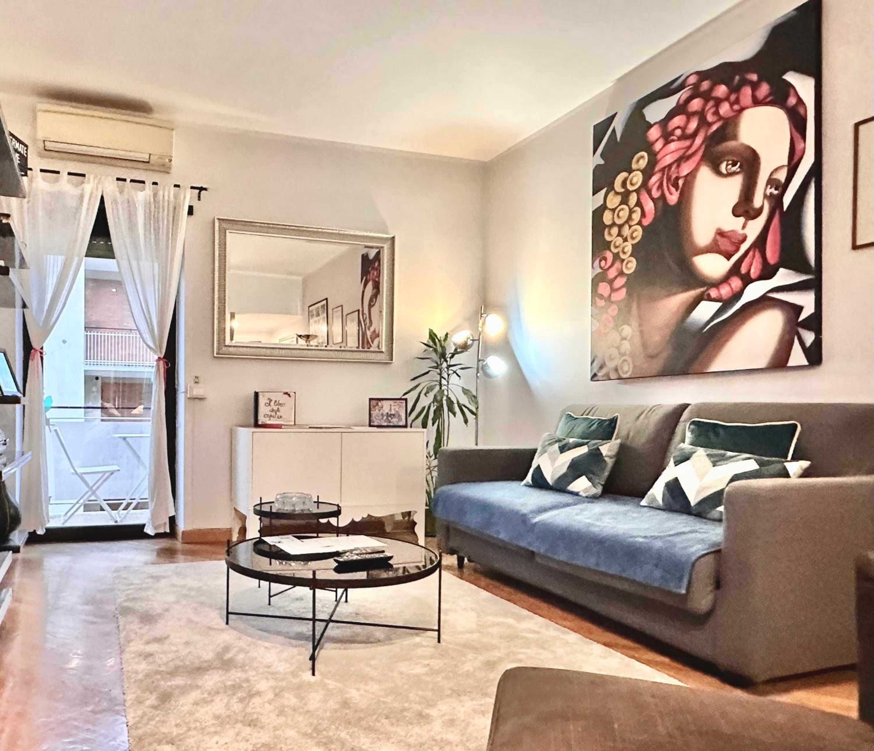 VATICAN GLAMOROUS at Passeggiata del gelsomino - FREE Parking, 4 Guests, Central Rome