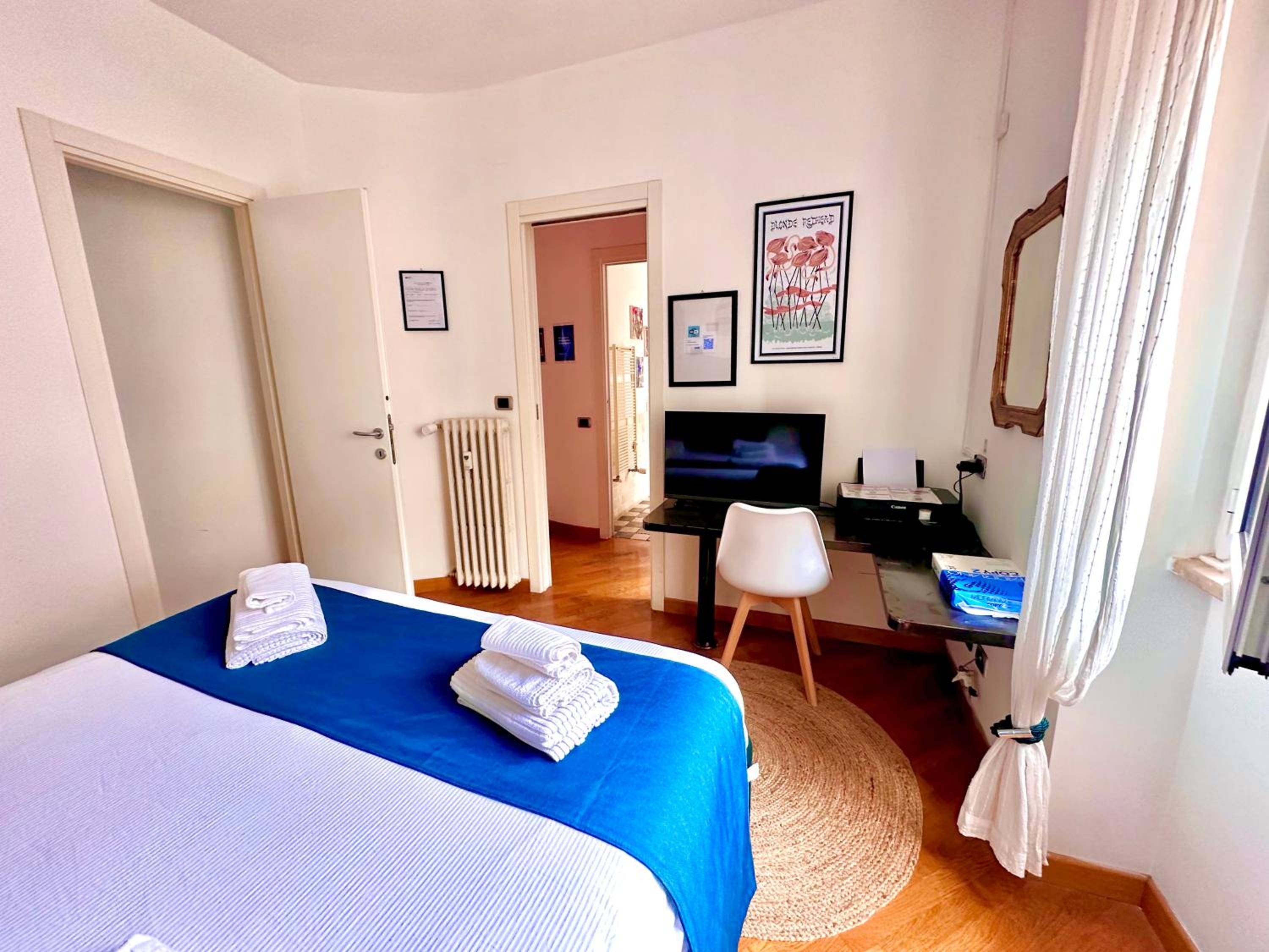 VATICAN GLAMOROUS at Passeggiata del gelsomino - FREE Parking, 4 Guests, Central Rome