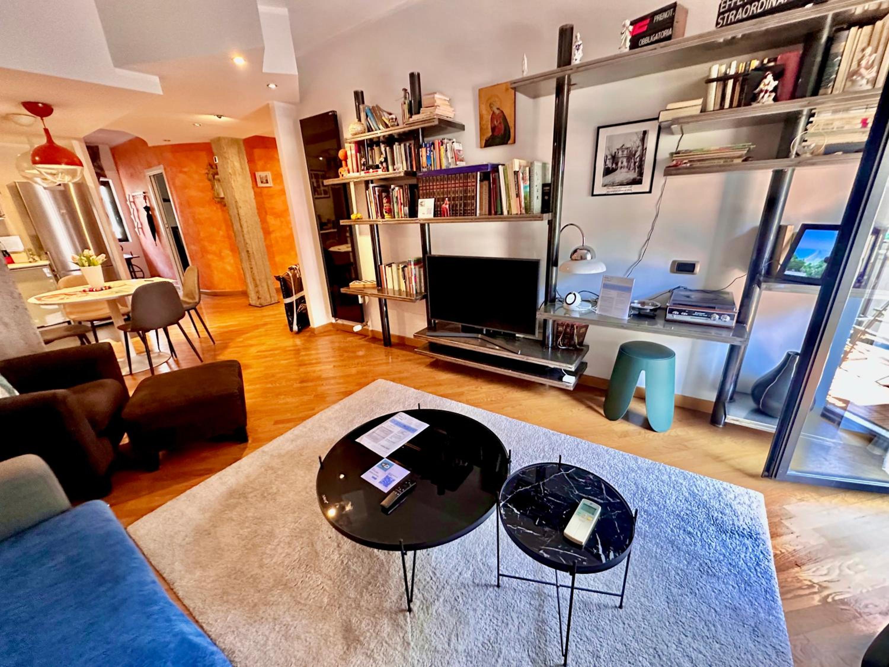 VATICAN GLAMOROUS at Passeggiata del gelsomino - FREE Parking, 4 Guests, Central Rome