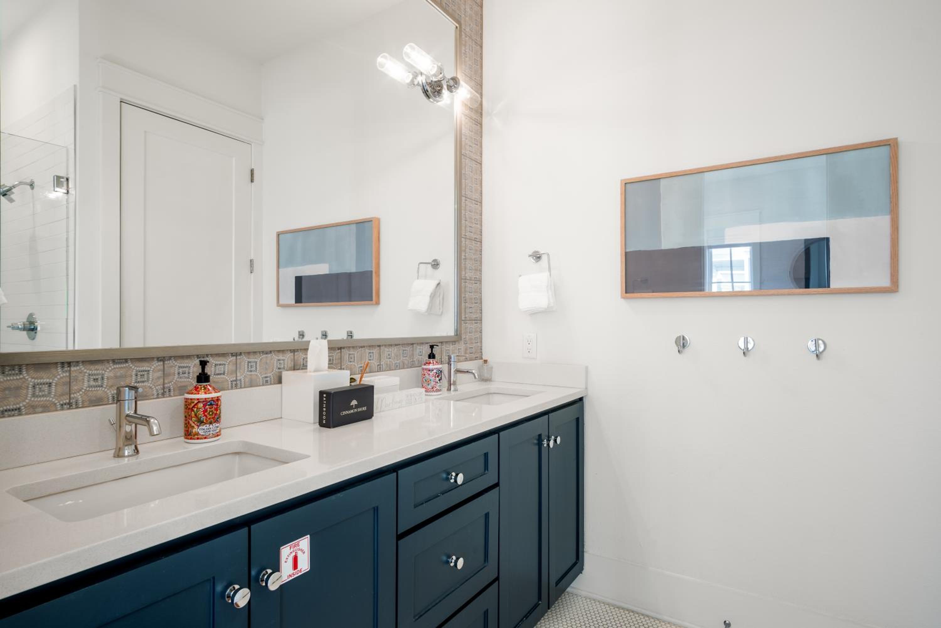 The Violet Palm 220 LAU view 5