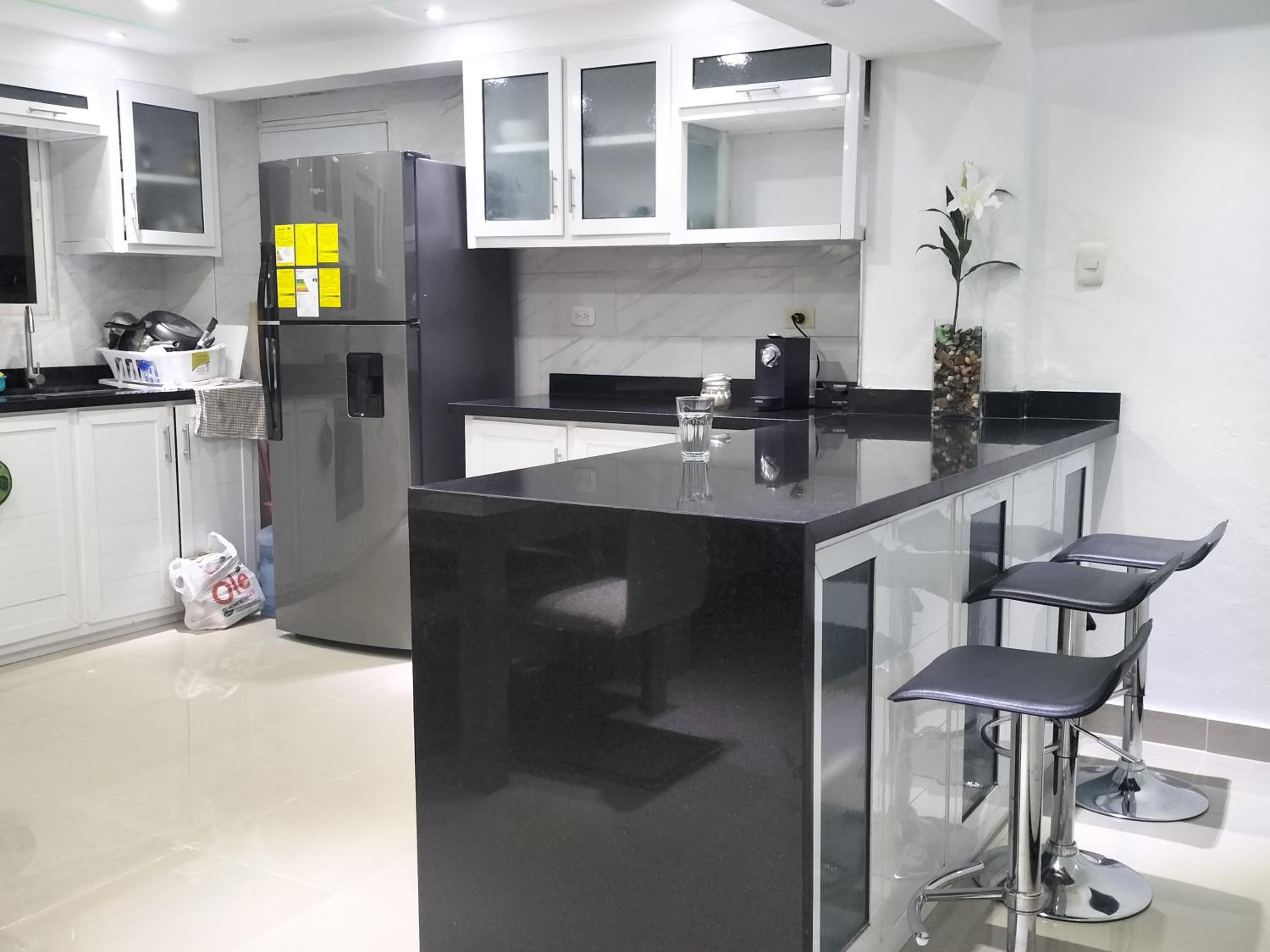 Apartamento con piscina, autopista de San Isidro