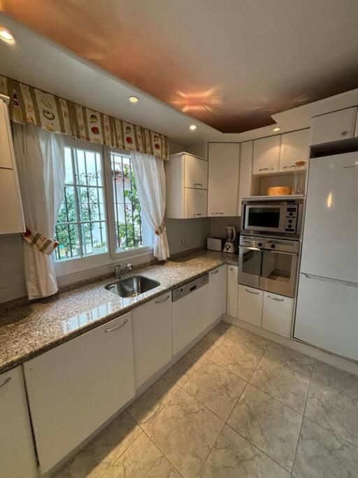 NEW! 5 Star House Near to Puente Romano view 2