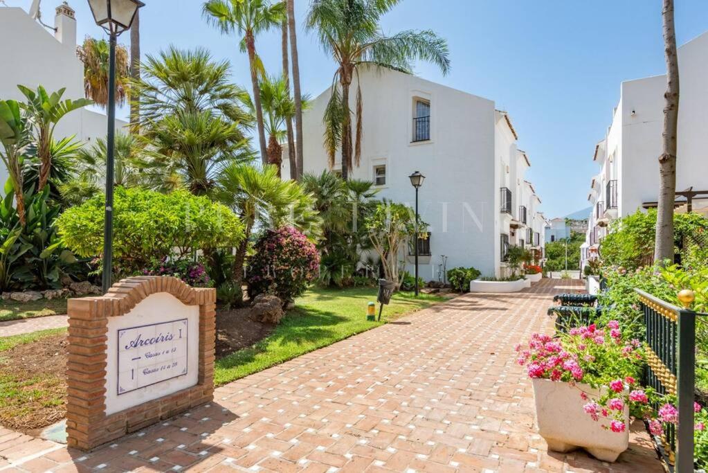 NEW! 5 Star House Near to Puente Romano view 4