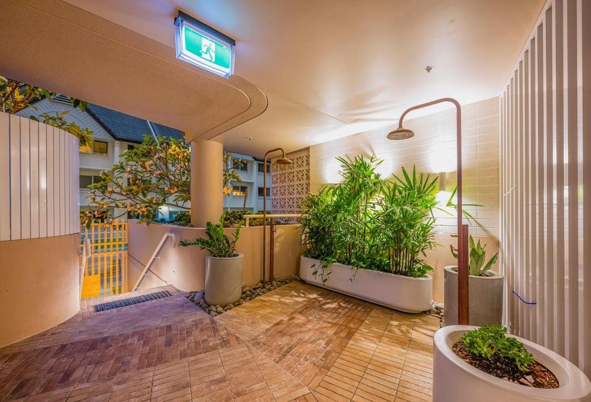 Hemingway Palm Beach - Premium Oceanview Apartments by Burleigh Letting