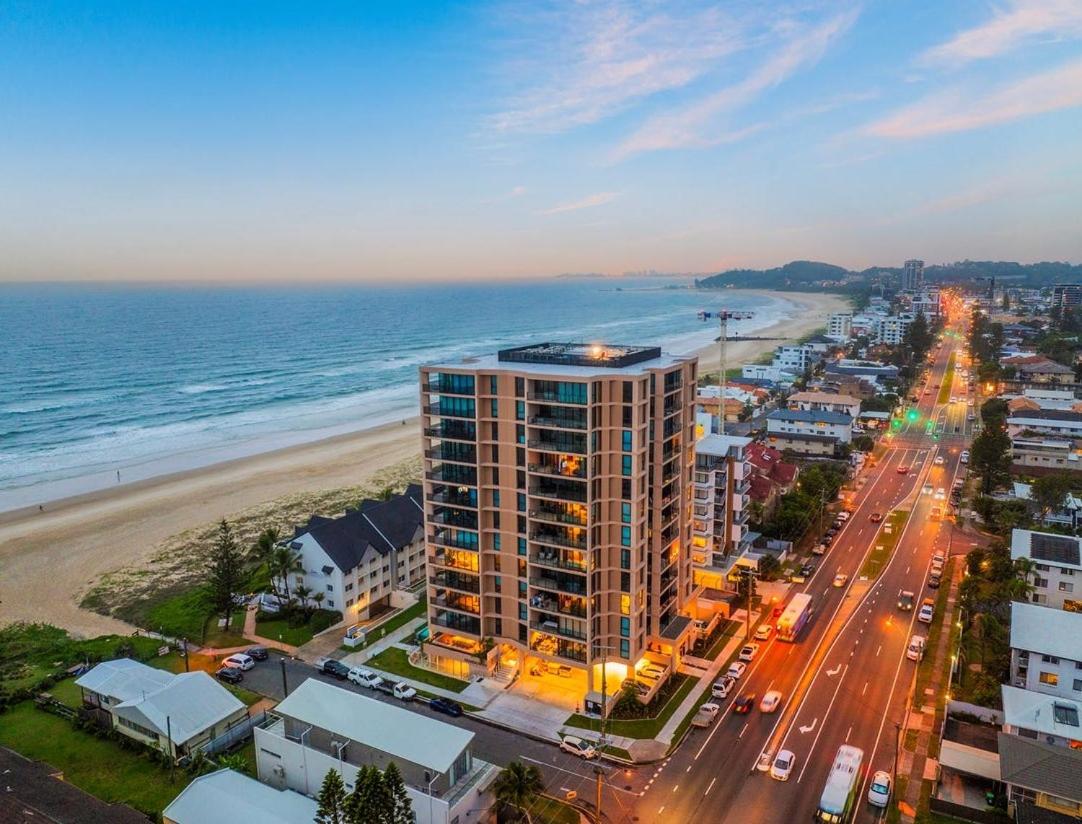 Hemingway Palm Beach - Premium Oceanview Apartments by Burleigh Letting