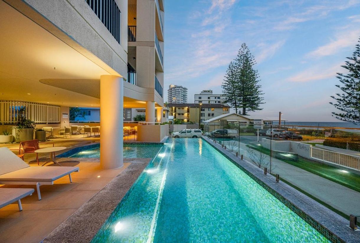 Hemingway Palm Beach - Premium Oceanview Apartments by Burleigh Letting