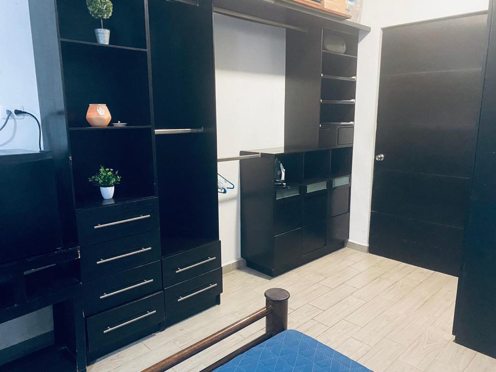 Habitacion con baño privado view 2