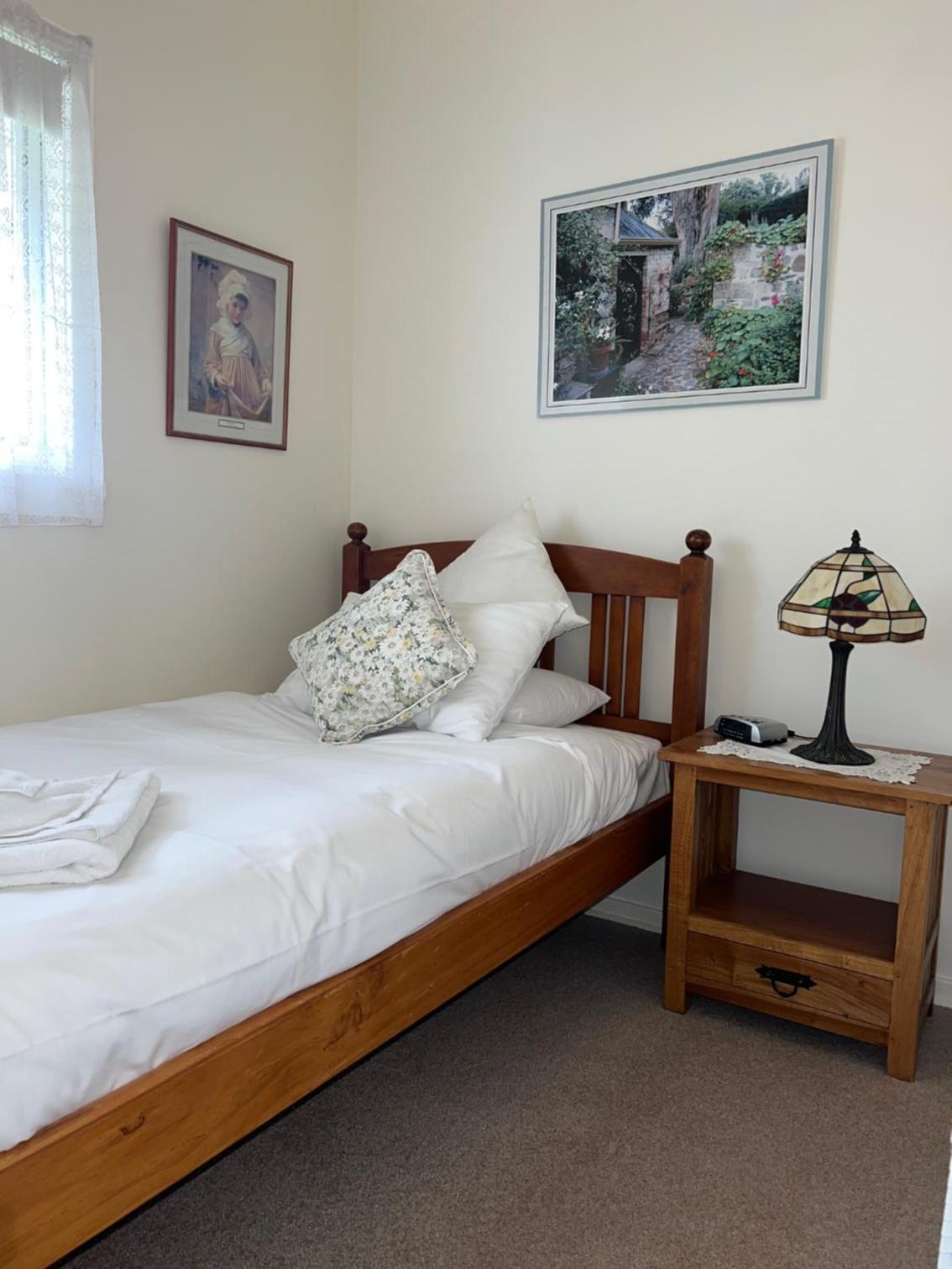 The Lake House, Highgrove- Quiet secluded comfort