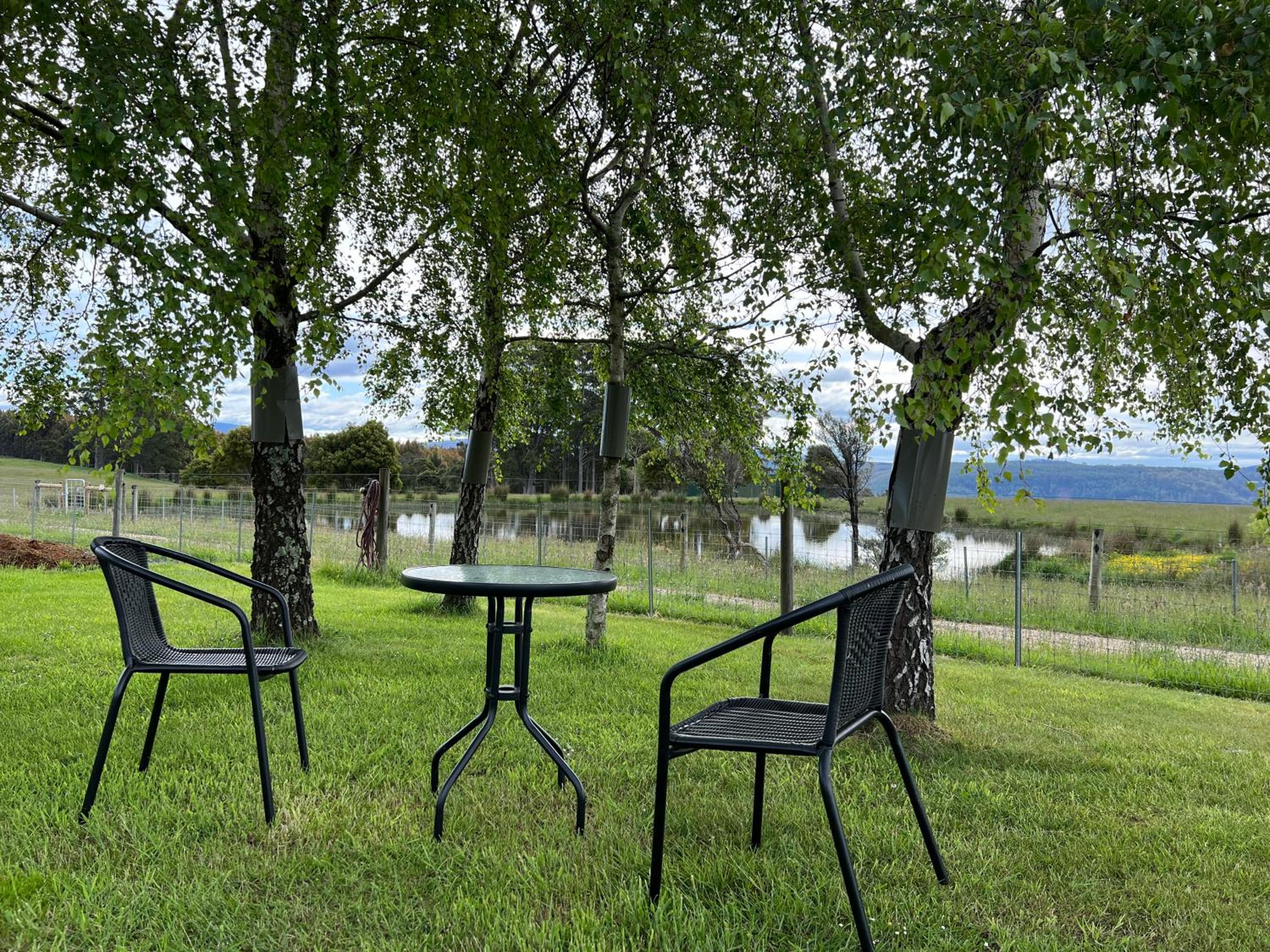 The Lake House, Highgrove- Quiet secluded comfort