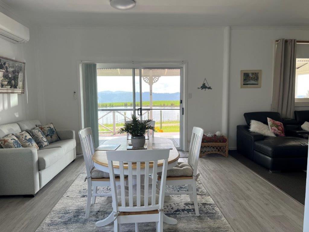 The Lake House, Highgrove- Quiet secluded comfort
