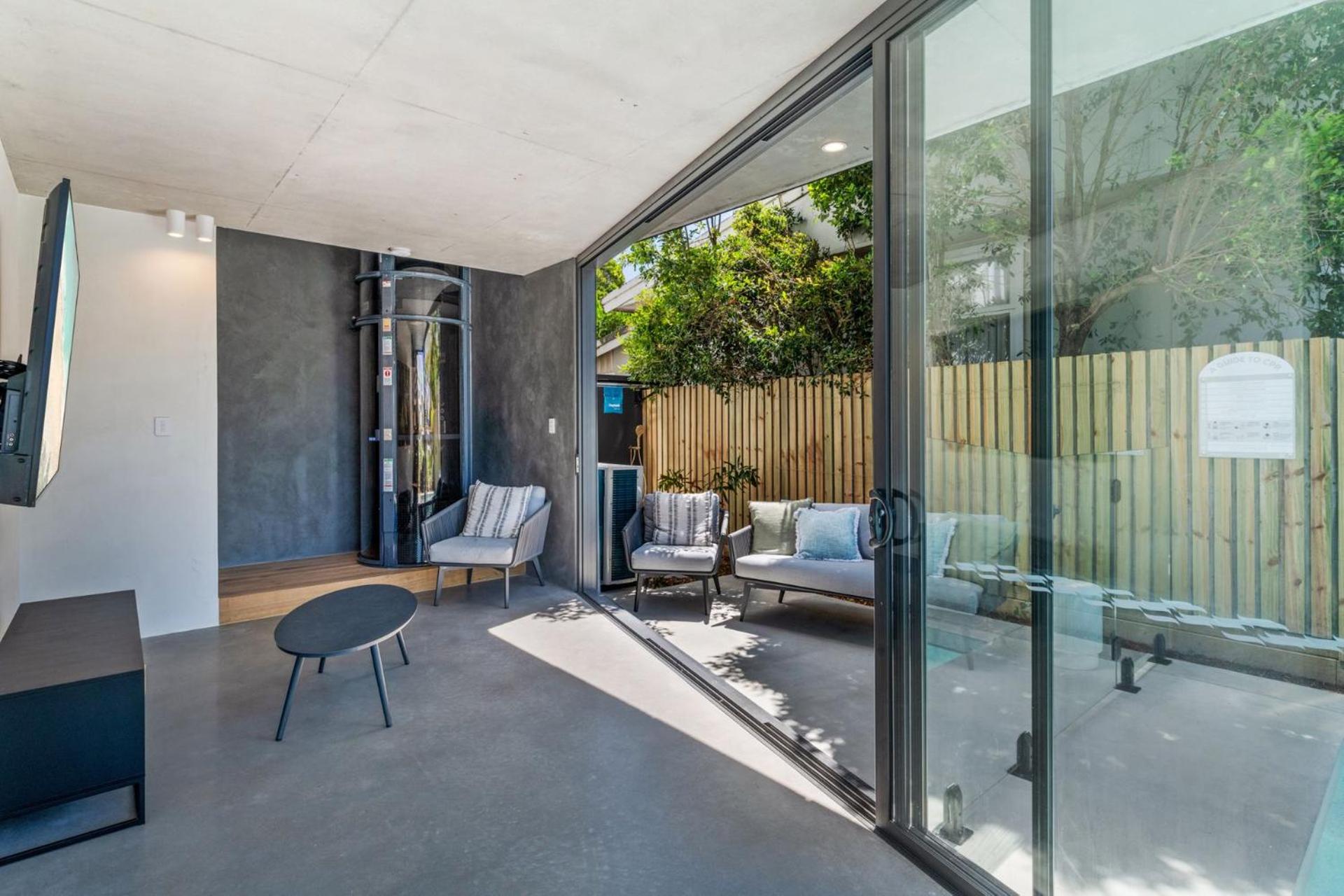 Luxurious brand new 3 bedroom house near the ocean