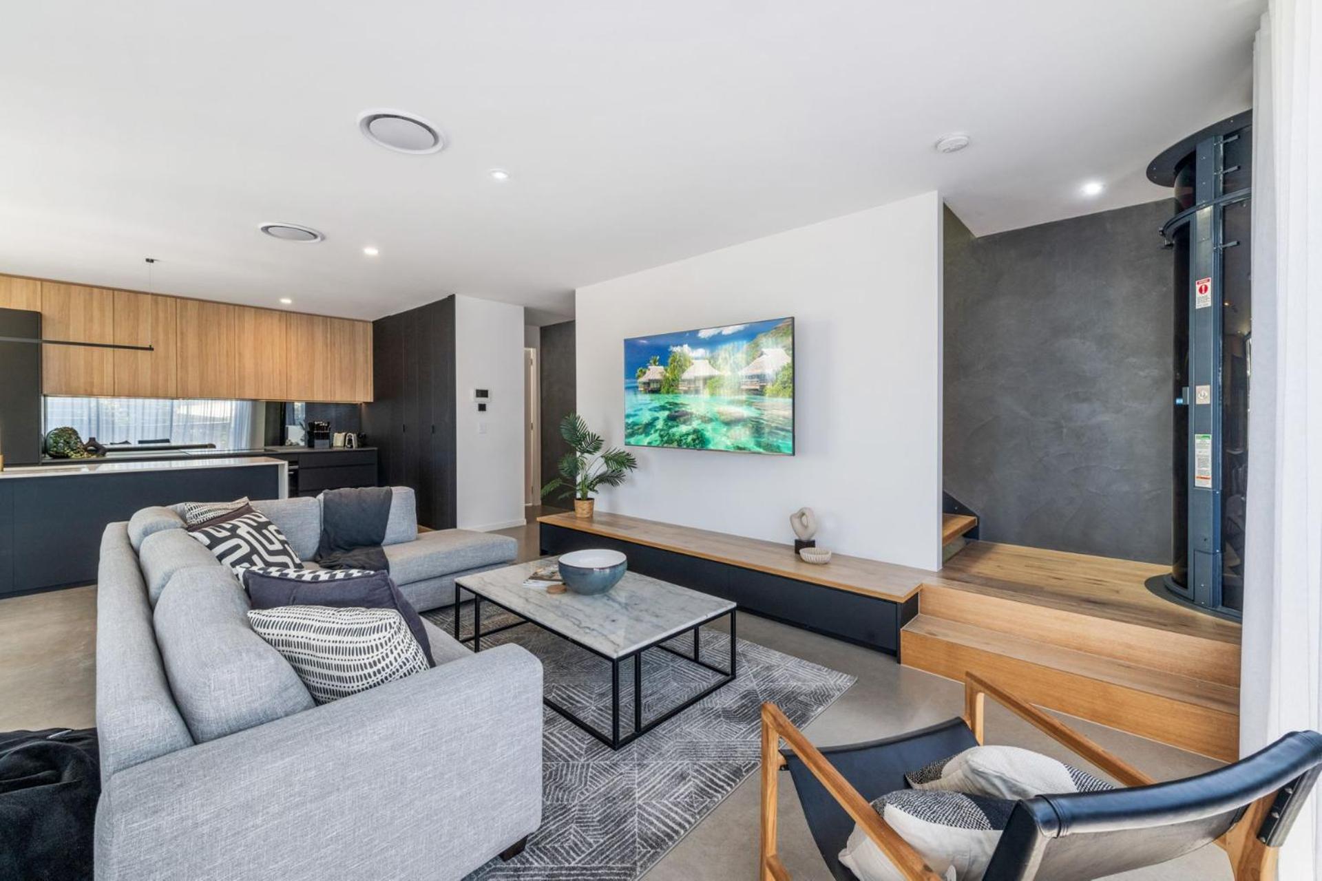 Luxurious brand new 3 bedroom house near the ocean