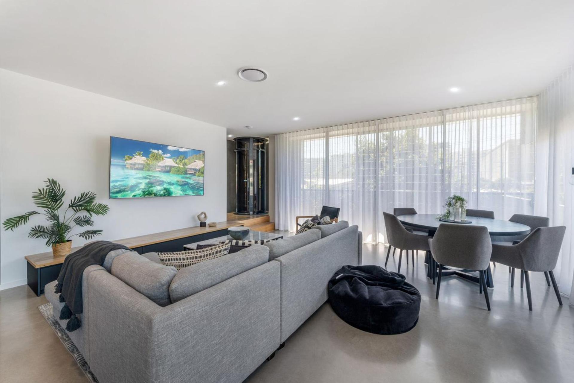 Luxurious brand new 3 bedroom house near the ocean