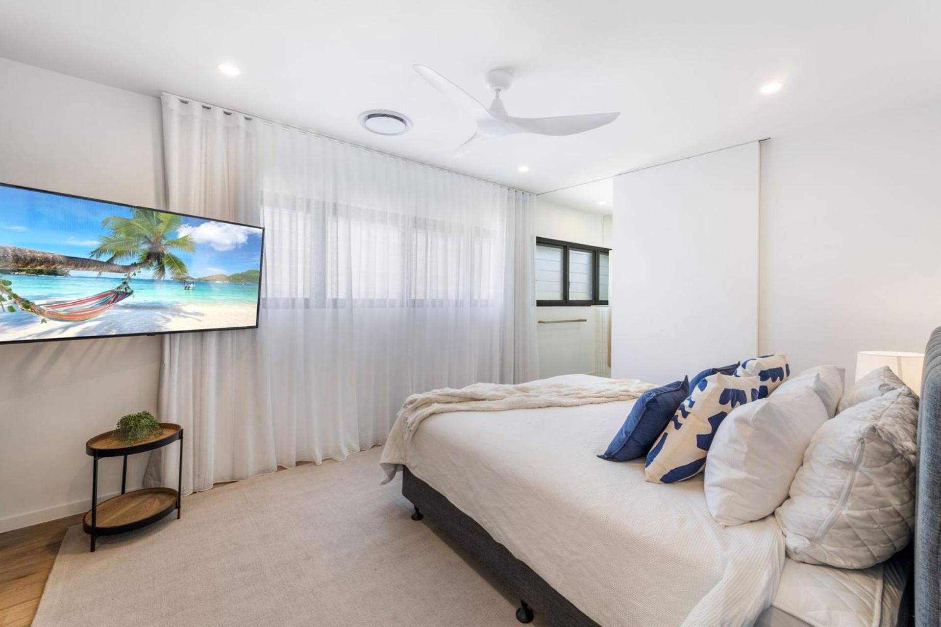 Luxurious brand new 3 bedroom house near the ocean