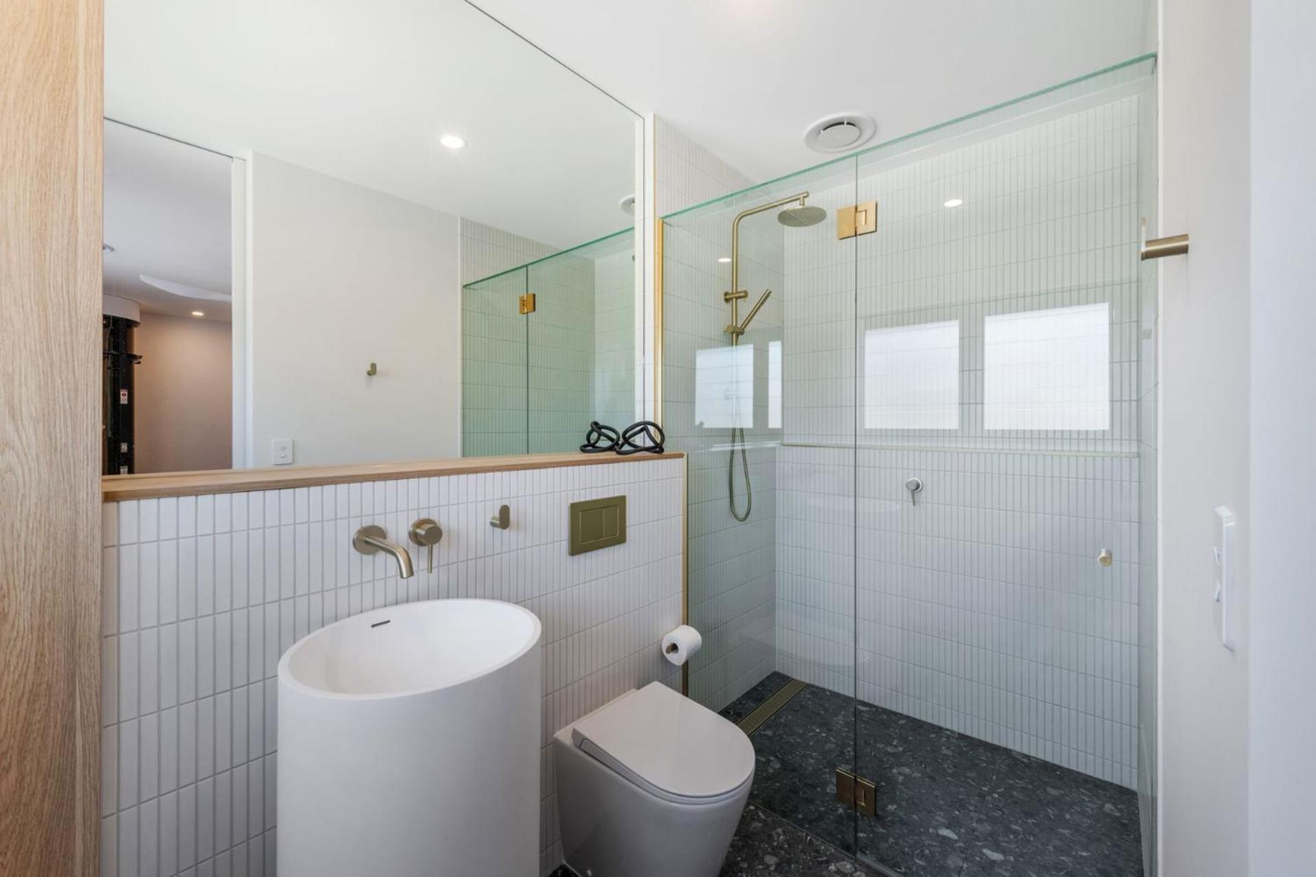 Luxurious brand new 3 bedroom house near the ocean