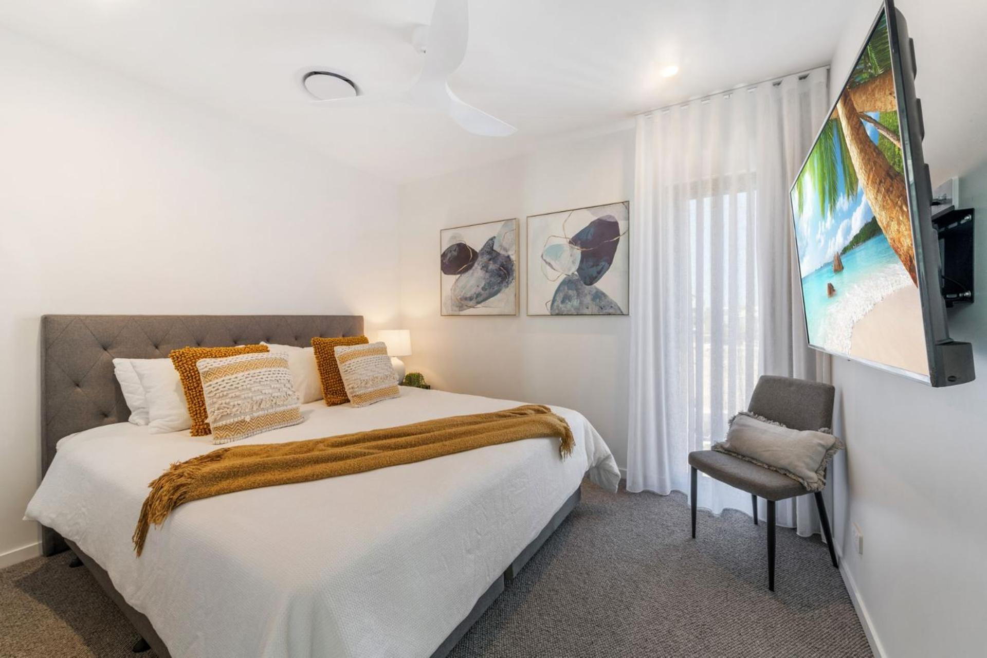 Luxurious brand new 3 bedroom house near the ocean
