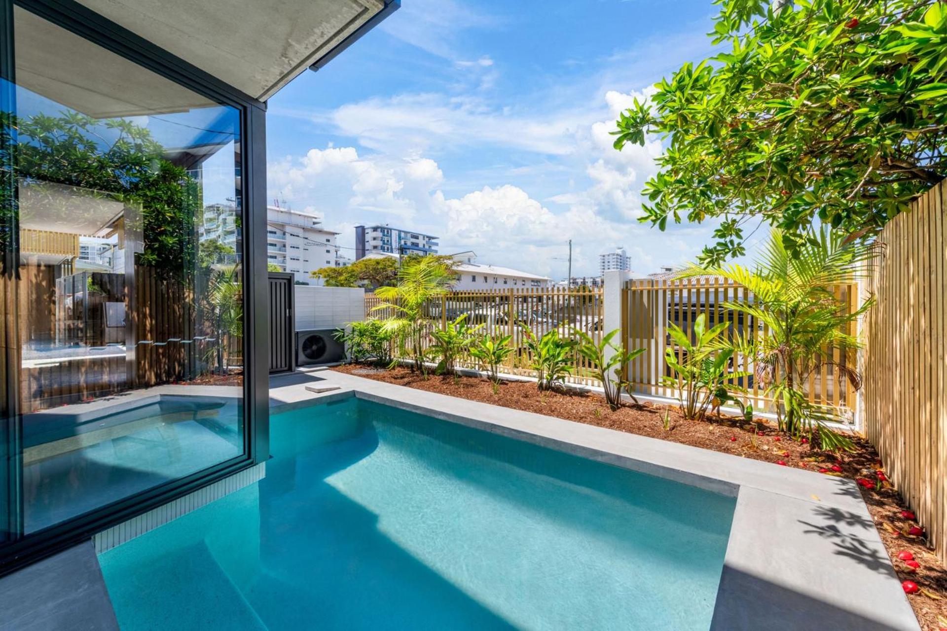 The Smith Luxurious brand new 3 bedroom townhouse by the beach