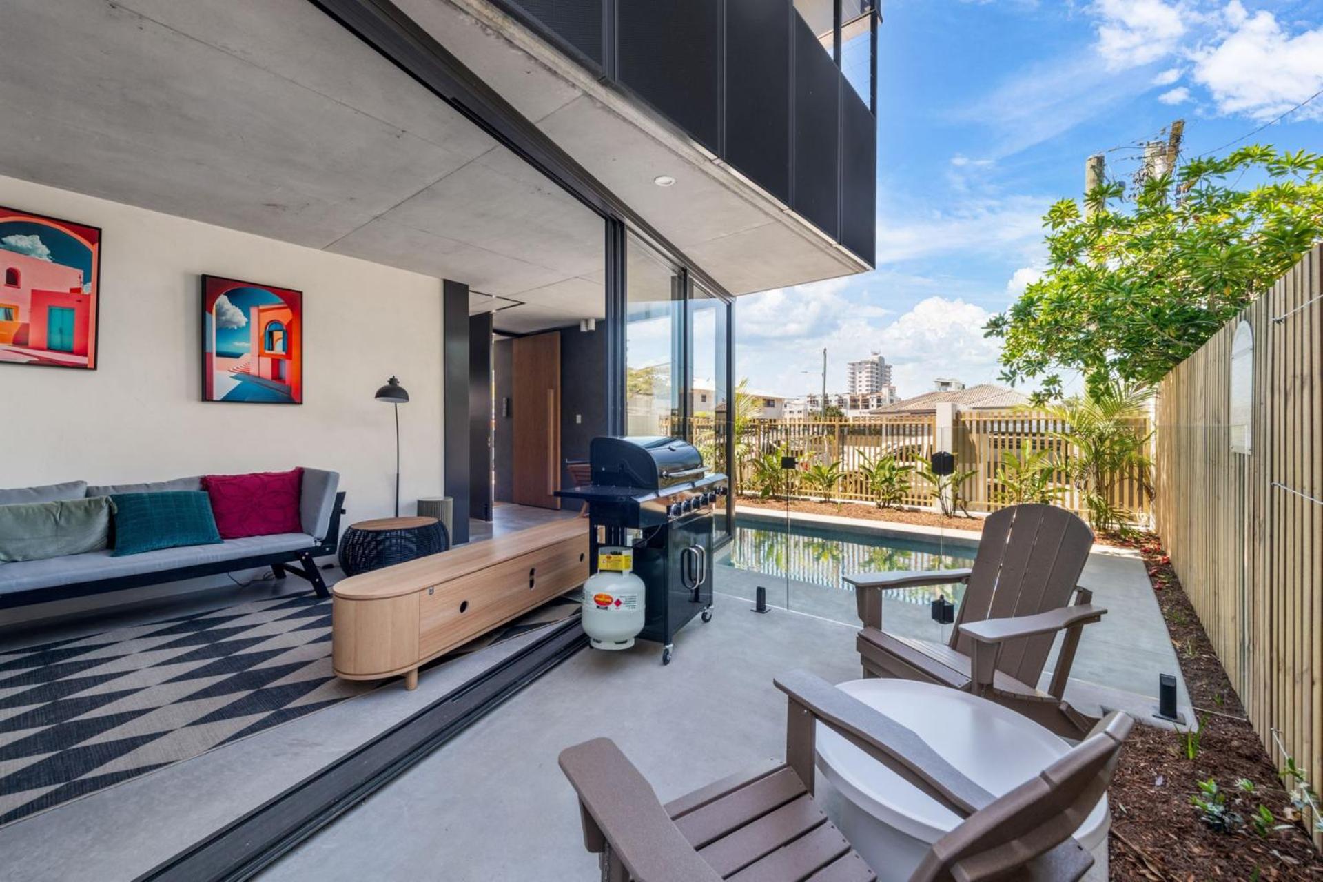 The Smith Luxurious brand new 3 bedroom townhouse by the beach