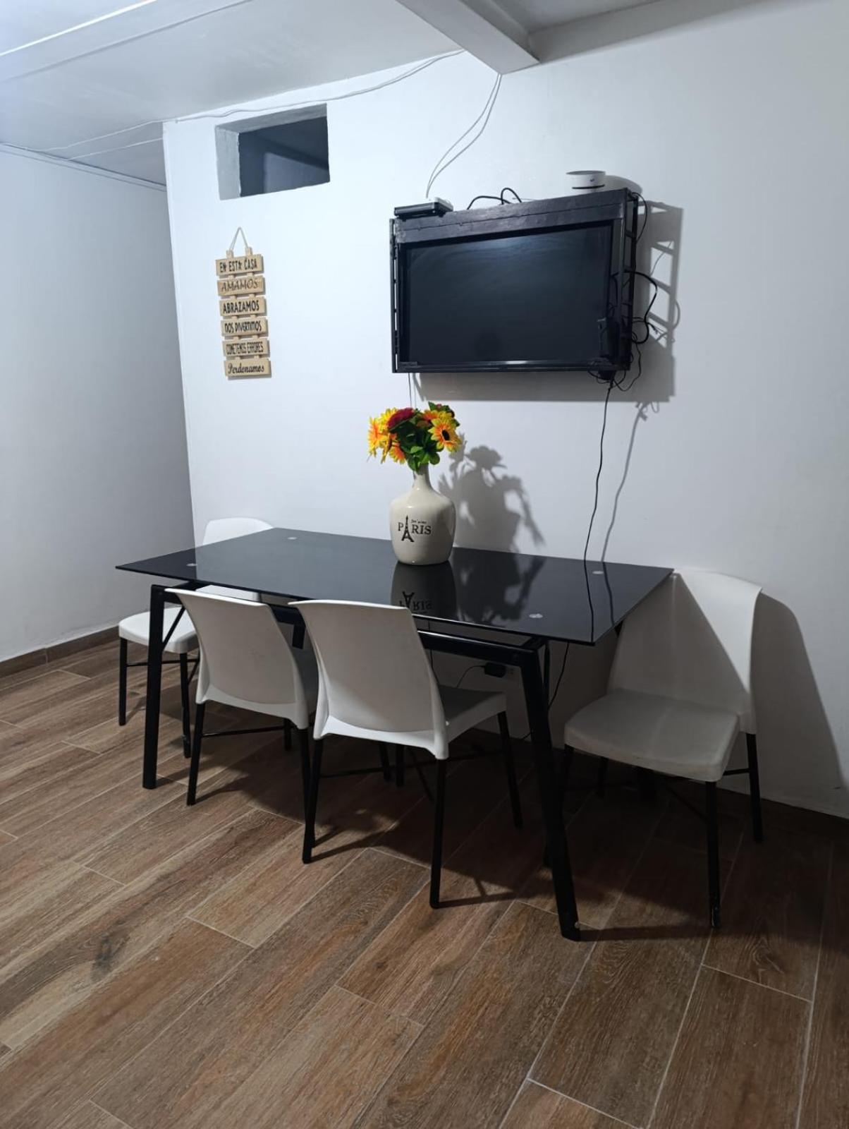 APARTAMENT E1 AIRE ACONDICIONADO 100MT2, 4 HABTACIONES EN La MEJOR ZONA, LAURELES ESTADIo