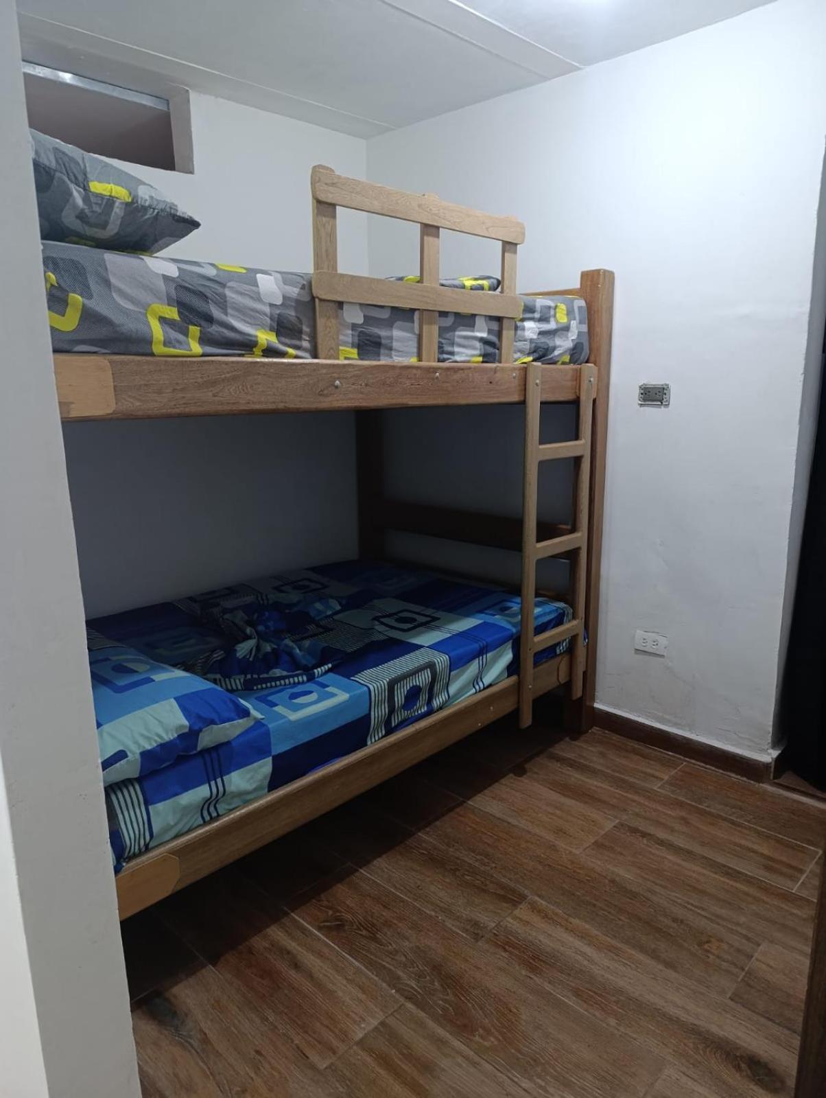 APARTAMENT E1 AIRE ACONDICIONADO 100MT2, 4 HABTACIONES EN La MEJOR ZONA, LAURELES ESTADIo