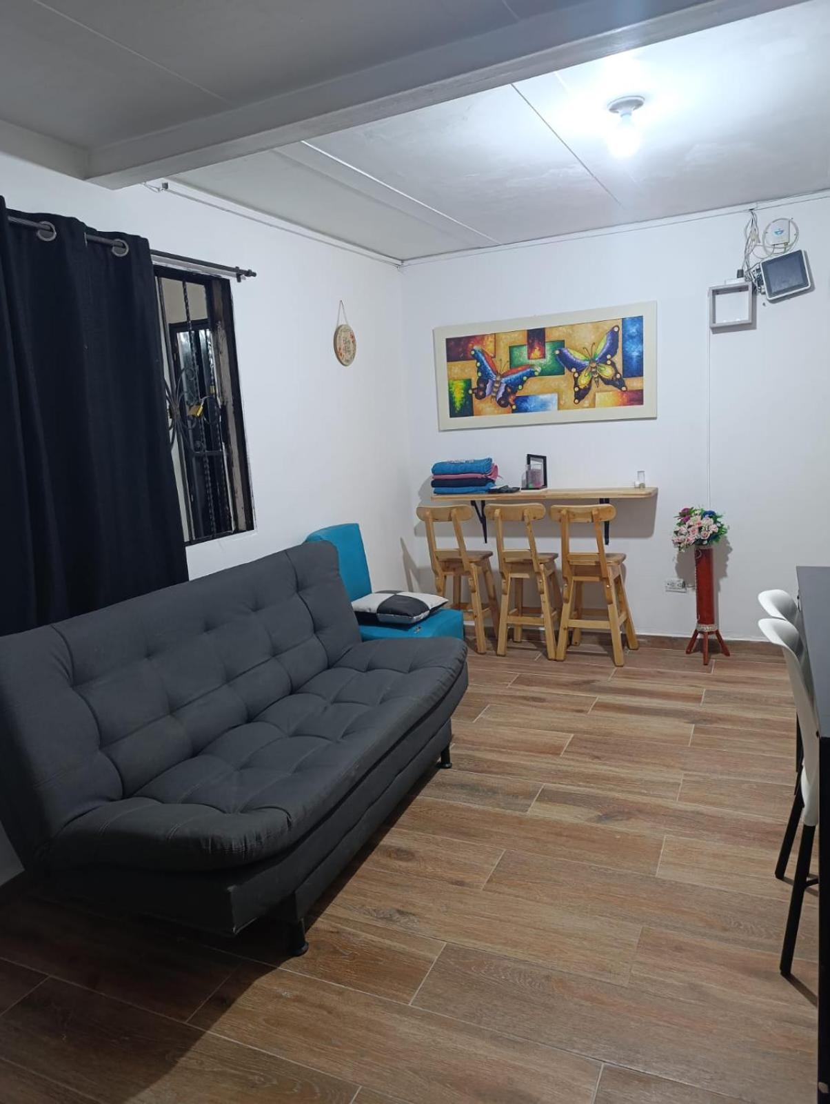 APARTAMENT E1 AIRE ACONDICIONADO 100MT2, 4 HABTACIONES EN La MEJOR ZONA, LAURELES ESTADIo