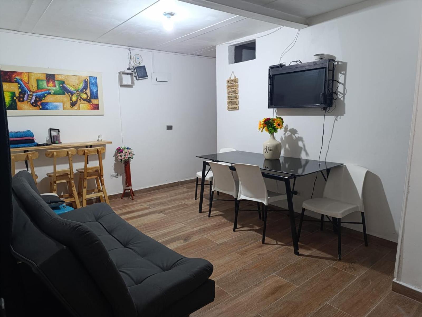 APARTAMENT E1 AIRE ACONDICIONADO 100MT2, 4 HABTACIONES EN La MEJOR ZONA, LAURELES ESTADIo