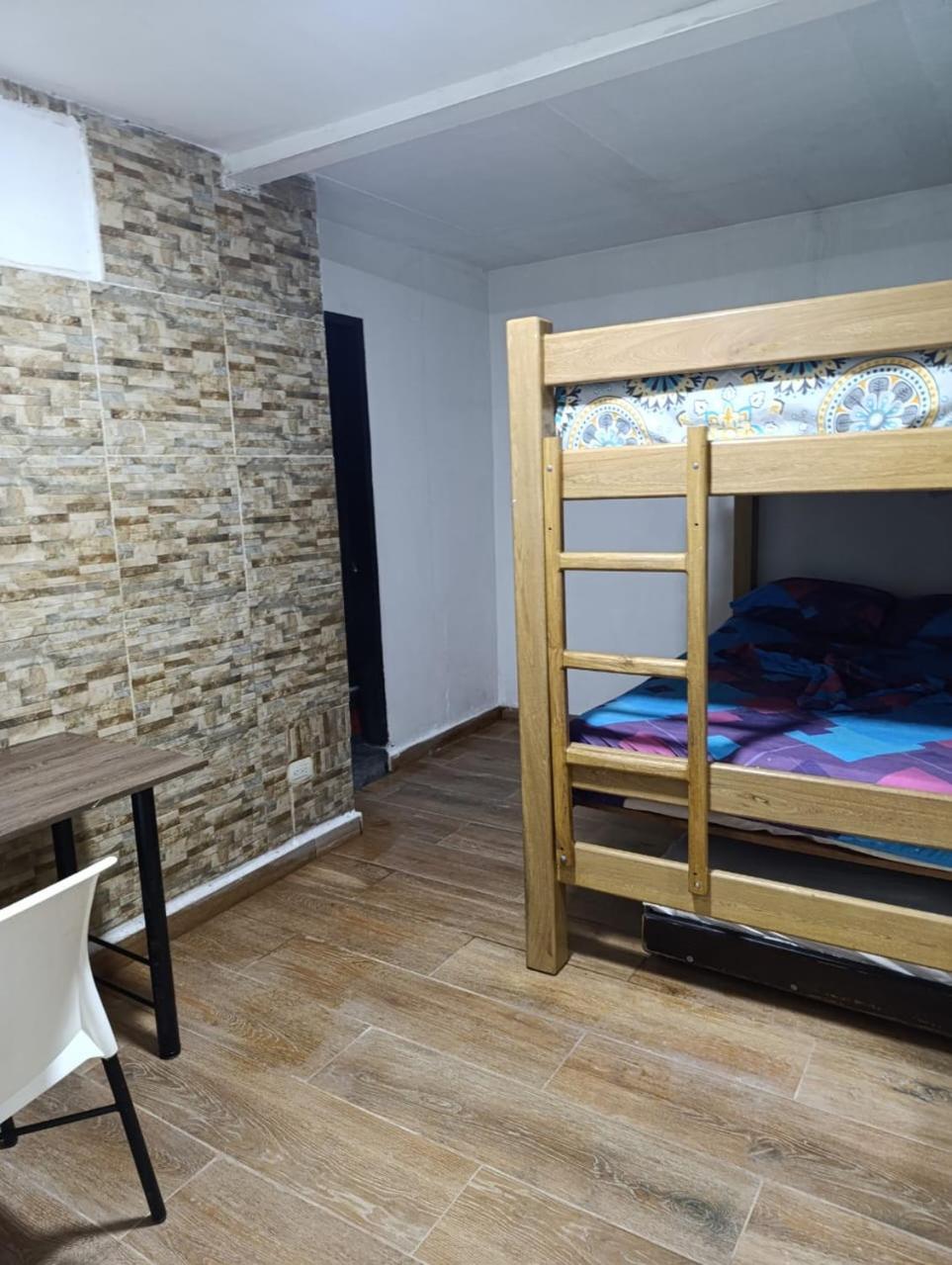 APARTAMENT E1 AIRE ACONDICIONADO 100MT2, 4 HABTACIONES EN La MEJOR ZONA, LAURELES ESTADIo