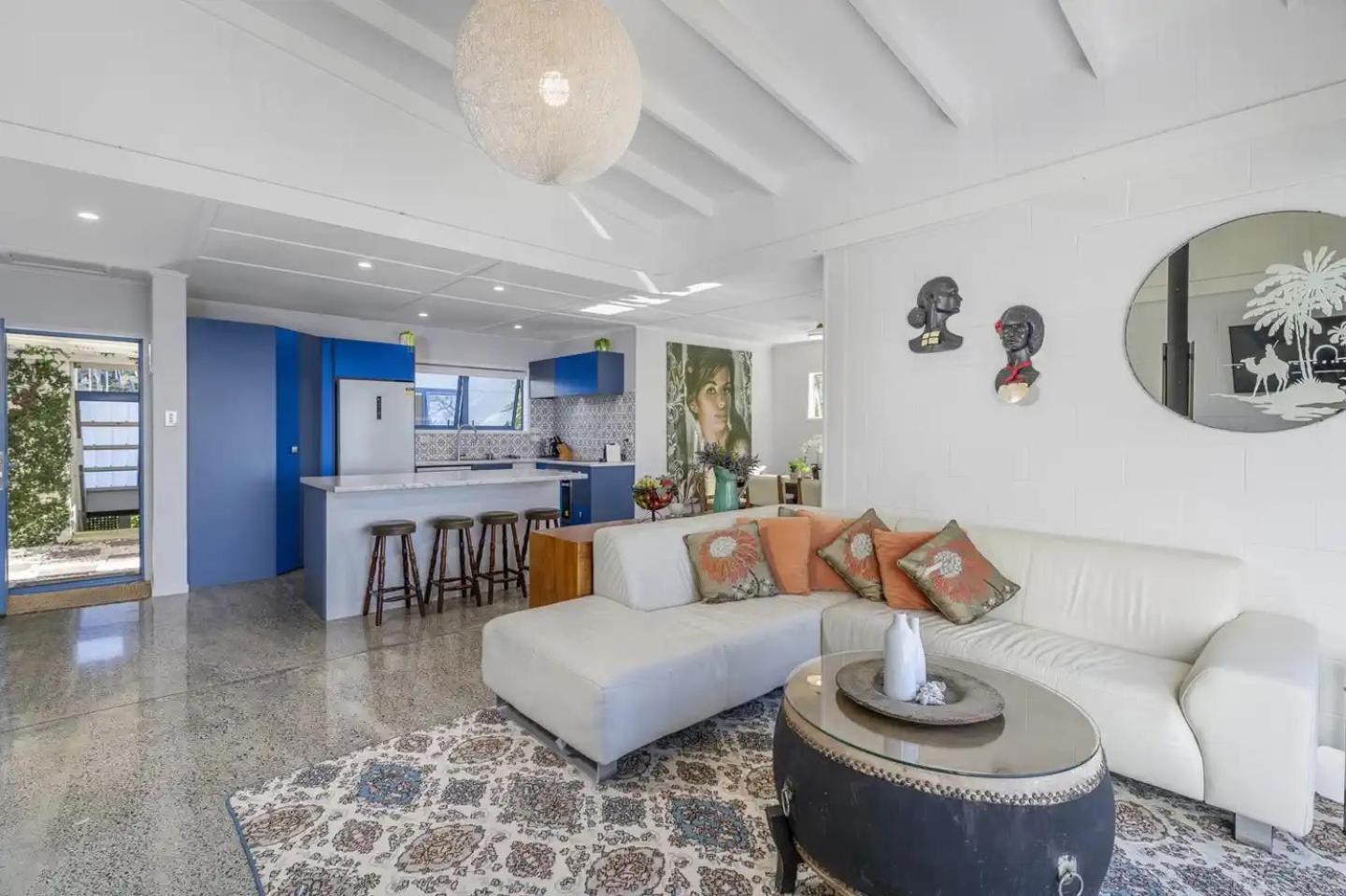Hosts on the Coast Seaview Oasis
