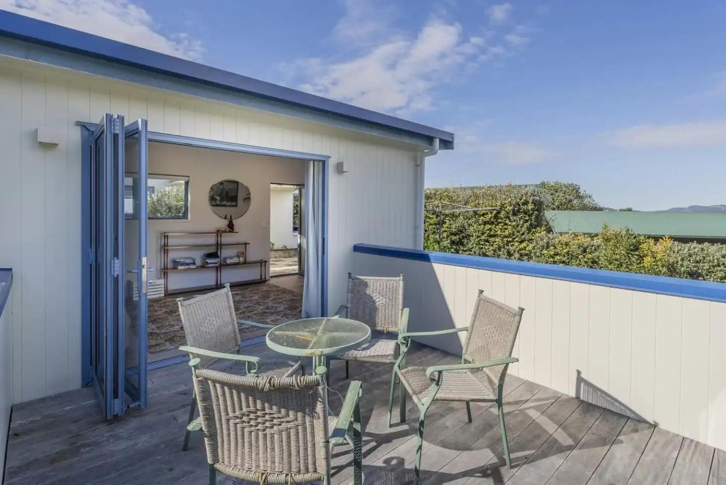Hosts on the Coast Seaview Oasis