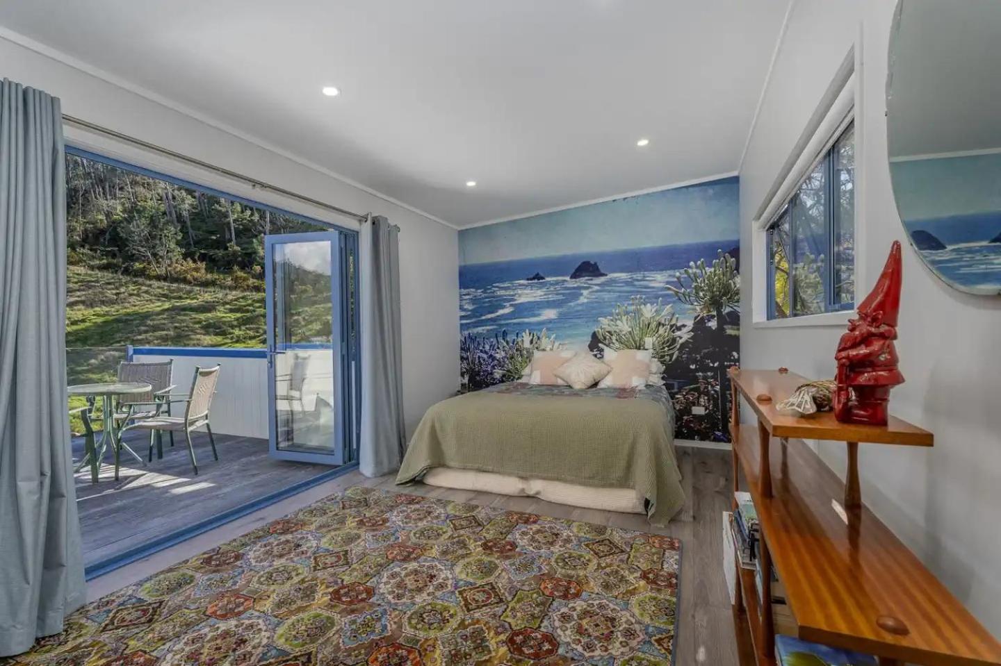 Hosts on the Coast Seaview Oasis