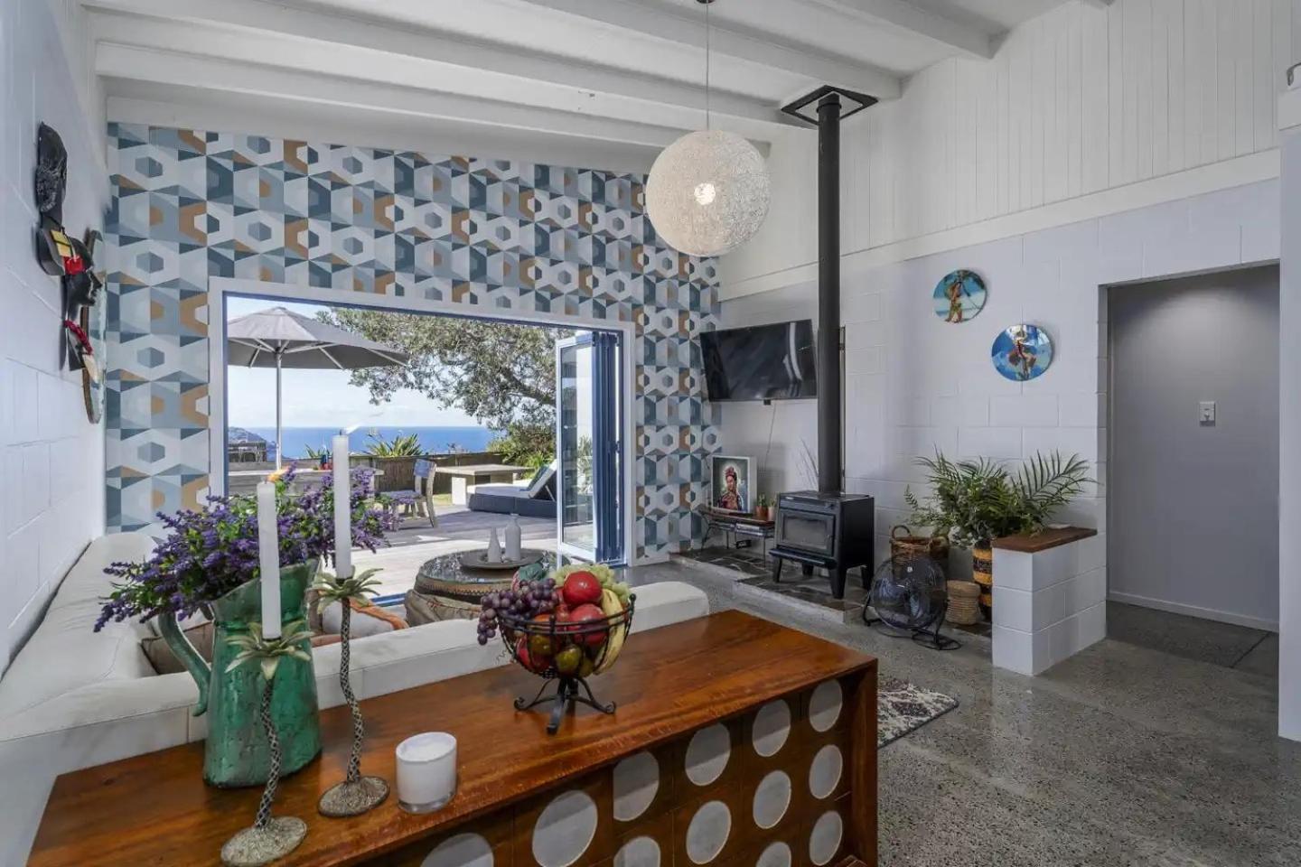 Hosts on the Coast Seaview Oasis