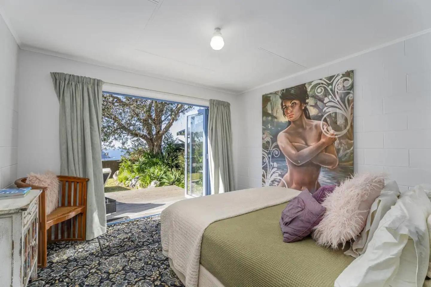 Hosts on the Coast Seaview Oasis