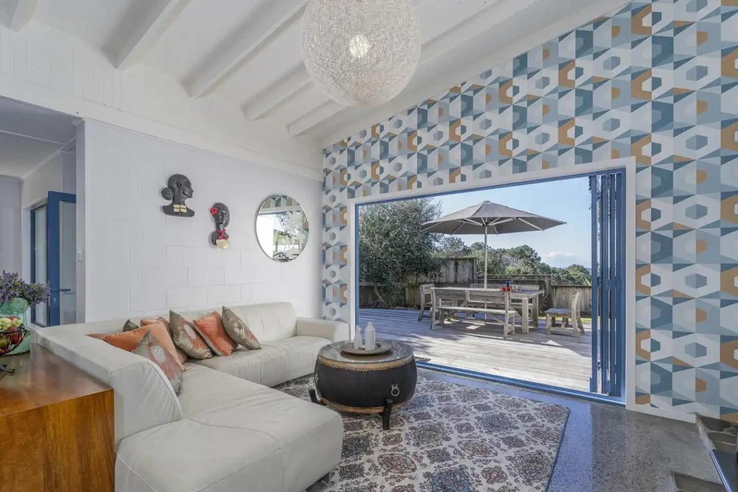 Hosts on the Coast Seaview Oasis