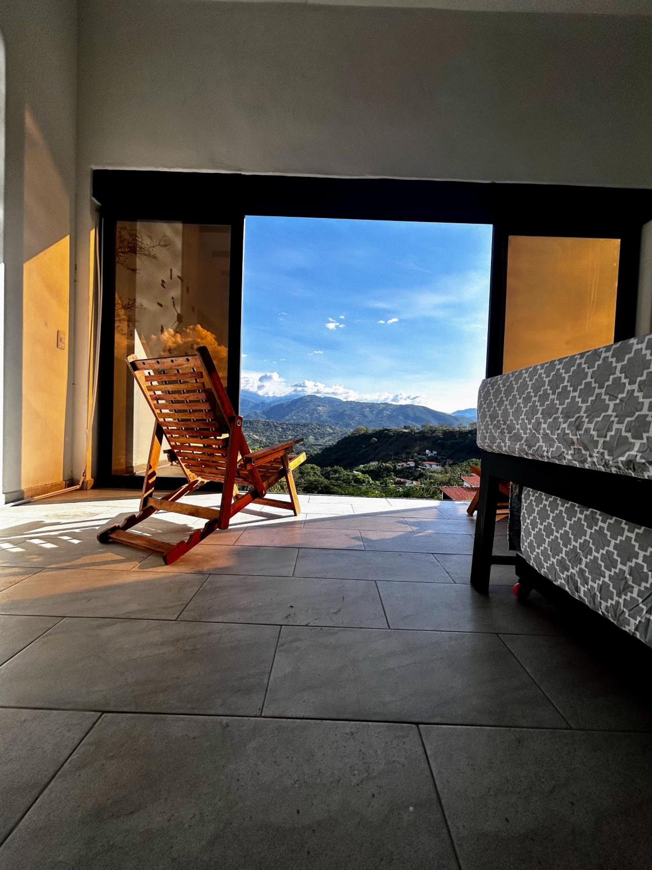 Cabaña Cedro Amarillo - Jacuzzi Grande Con Calefacción - Cerca a Medellín