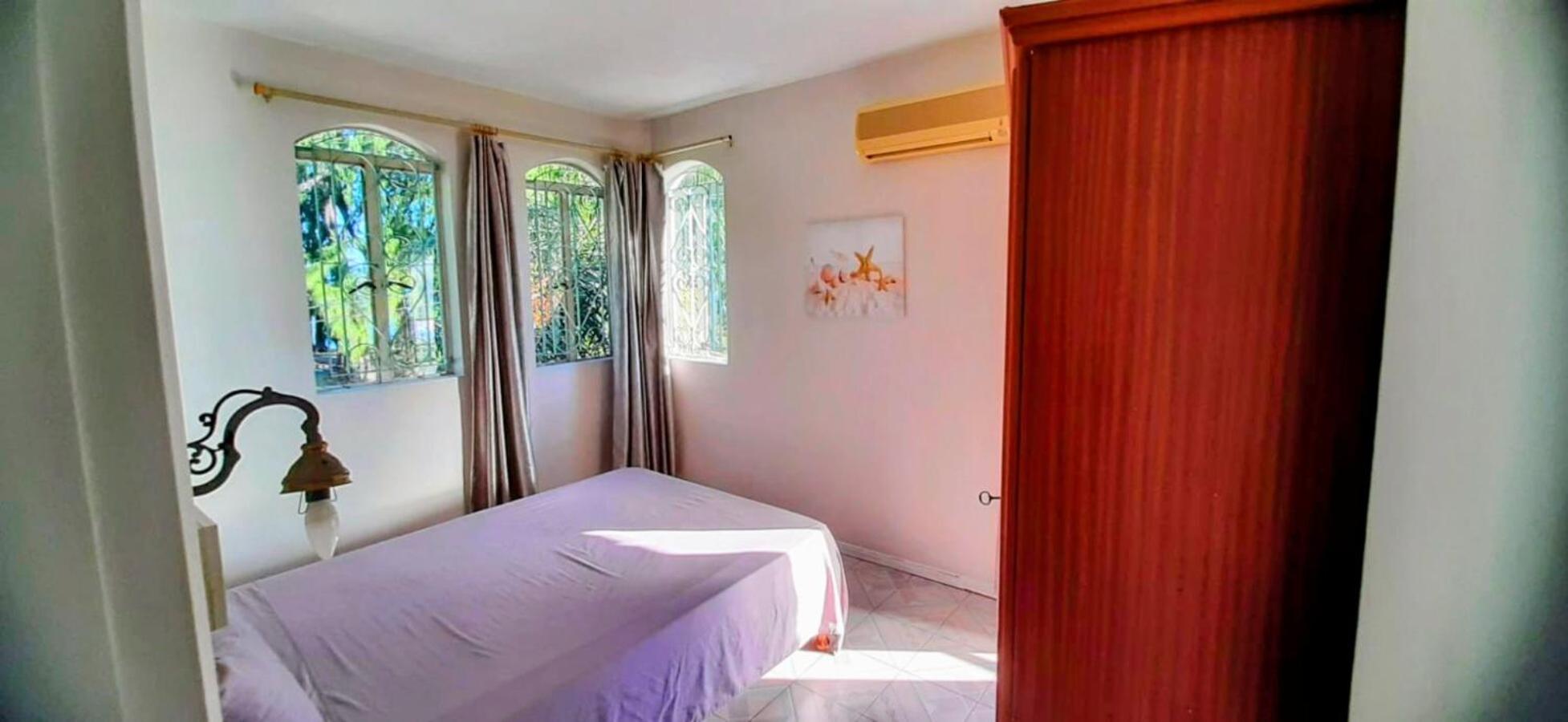 Beachfront Villa 4 bedrooms - Direct Ocean Access Sunset Views
