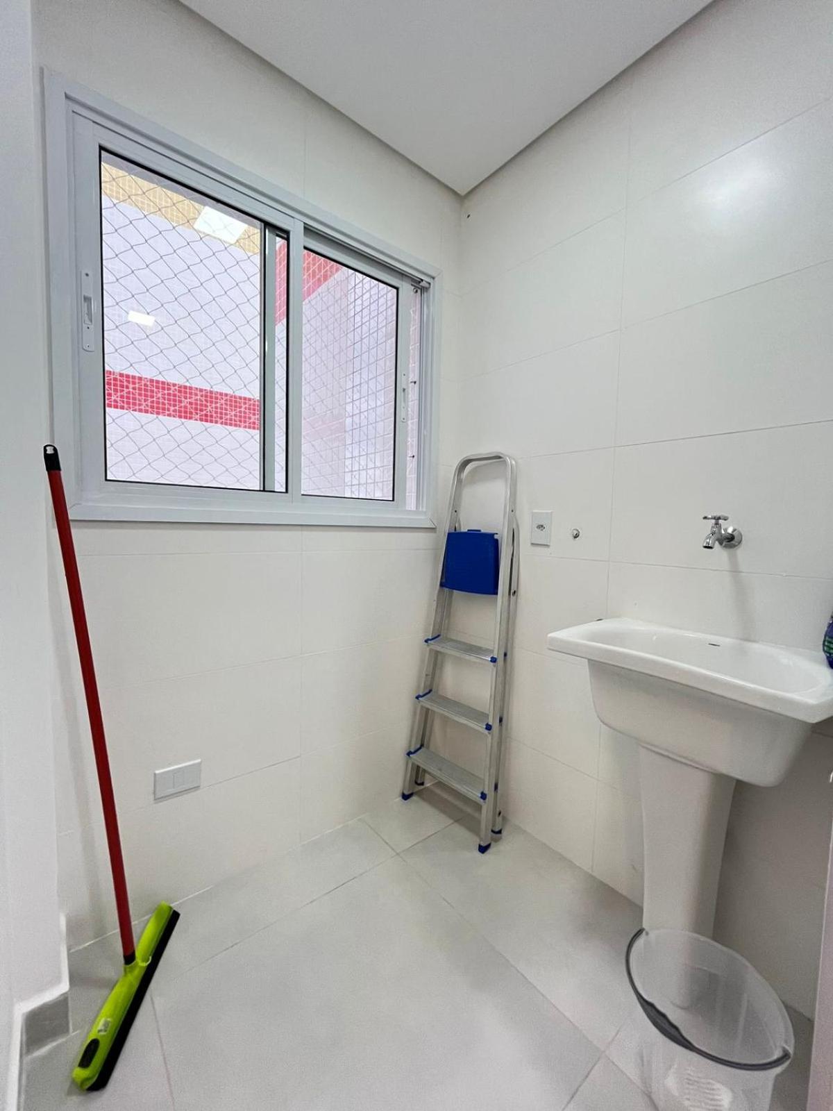 Novo Cond Ibiza (Praia Grande) c/piscina e sauna