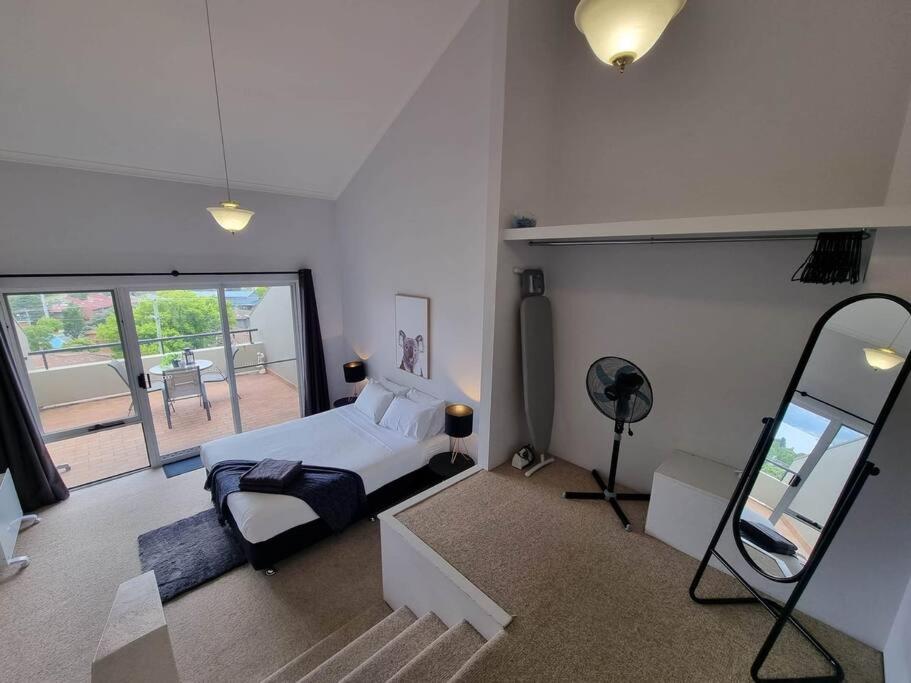 Cascades 15 - Amazing Lake Views l Spa Bath l Split Level Apt l Central Location l Wi-Fi