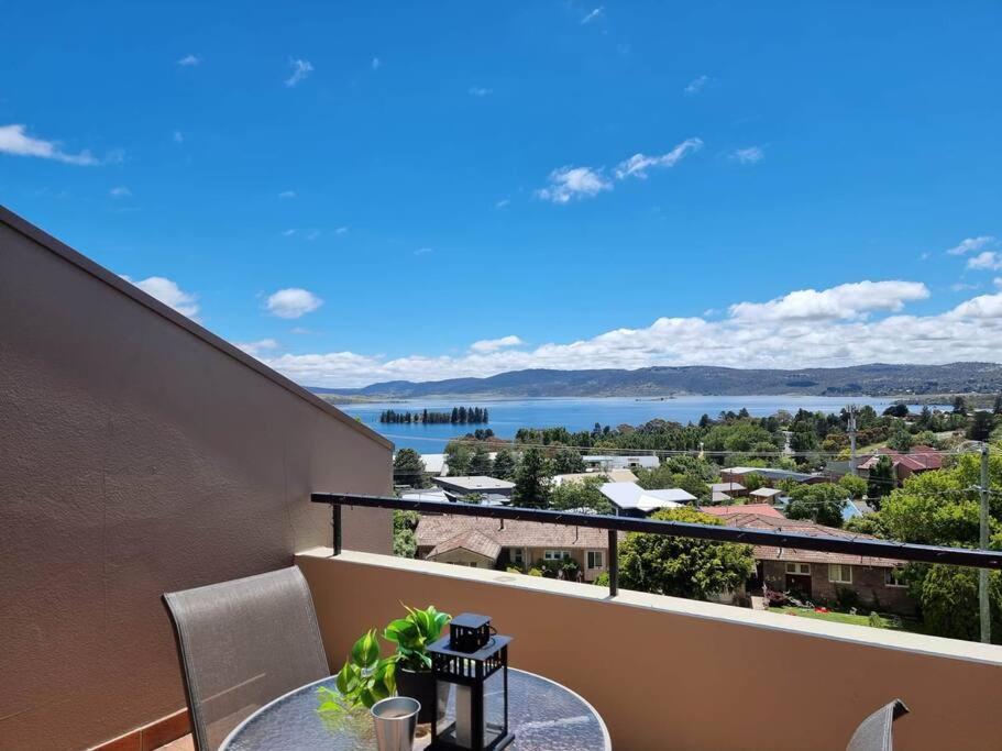 Cascades 15 - Amazing Lake Views l Spa Bath l Split Level Apt l Central Location l Wi-Fi