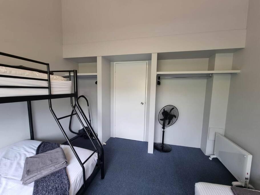 Cascades 15 - Amazing Lake Views l Spa Bath l Split Level Apt l Central Location l Wi-Fi