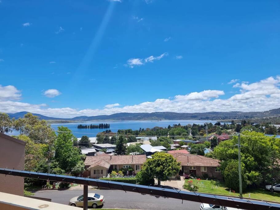 Cascades 15 - Amazing Lake Views l Spa Bath l Split Level Apt l Central Location l Wi-Fi