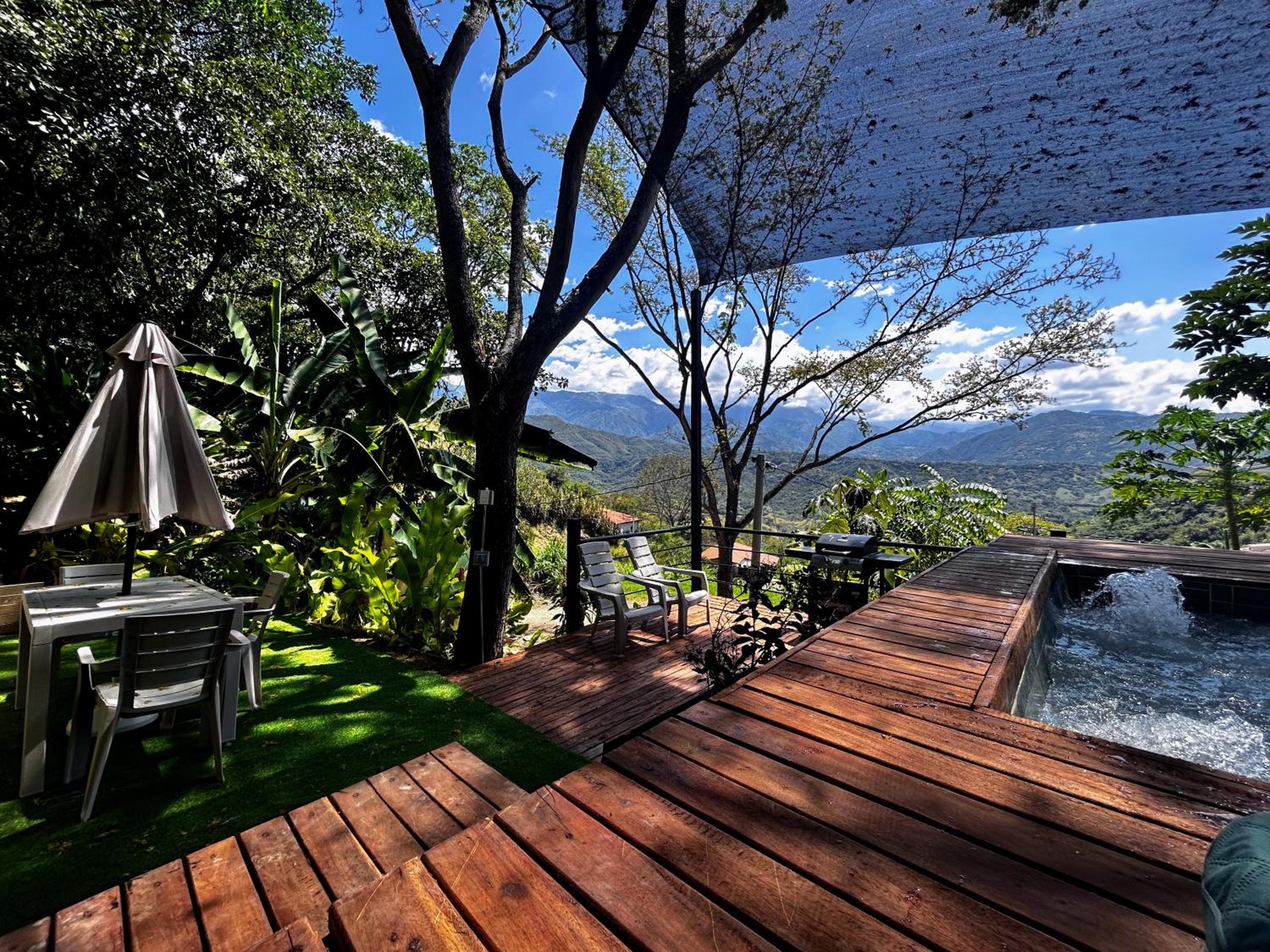 Cabaña Cedro Amarillo - Jacuzzi Grande Con Calefacción - Cerca a Medellín