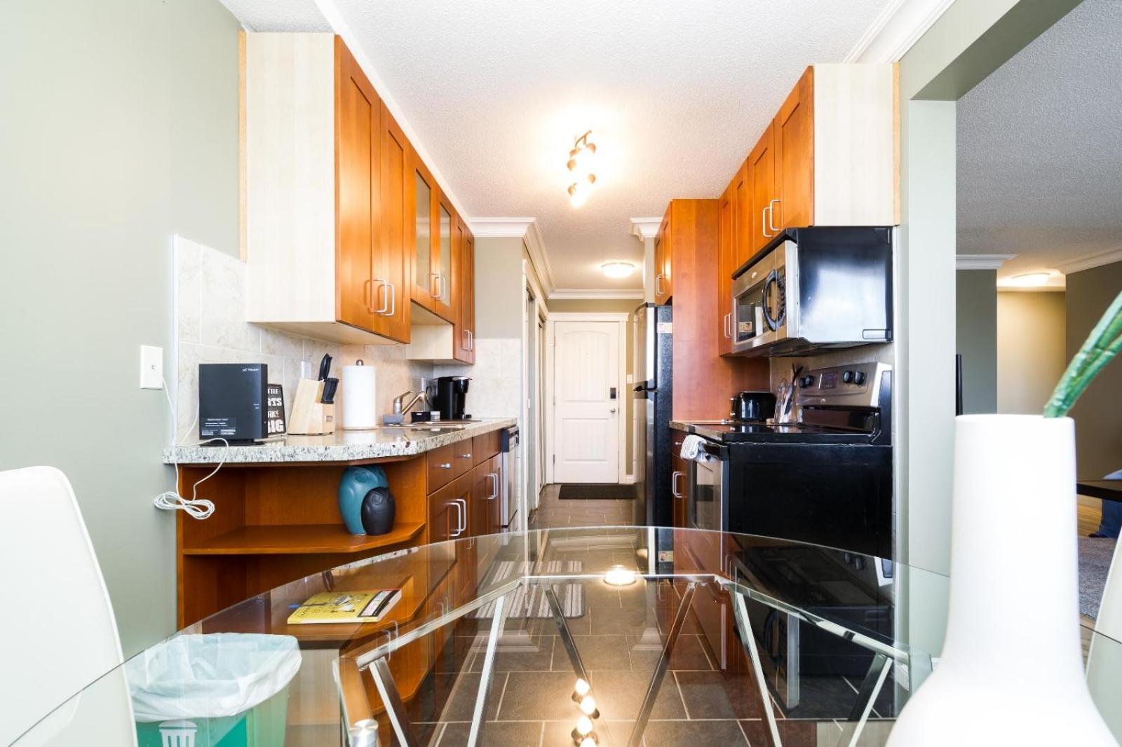 Vibrant Escapade Bright one Bedroom