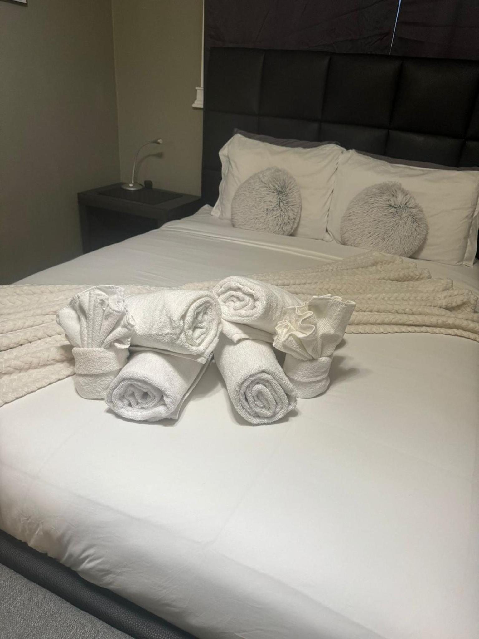 Vibrant Escapade Bright one Bedroom