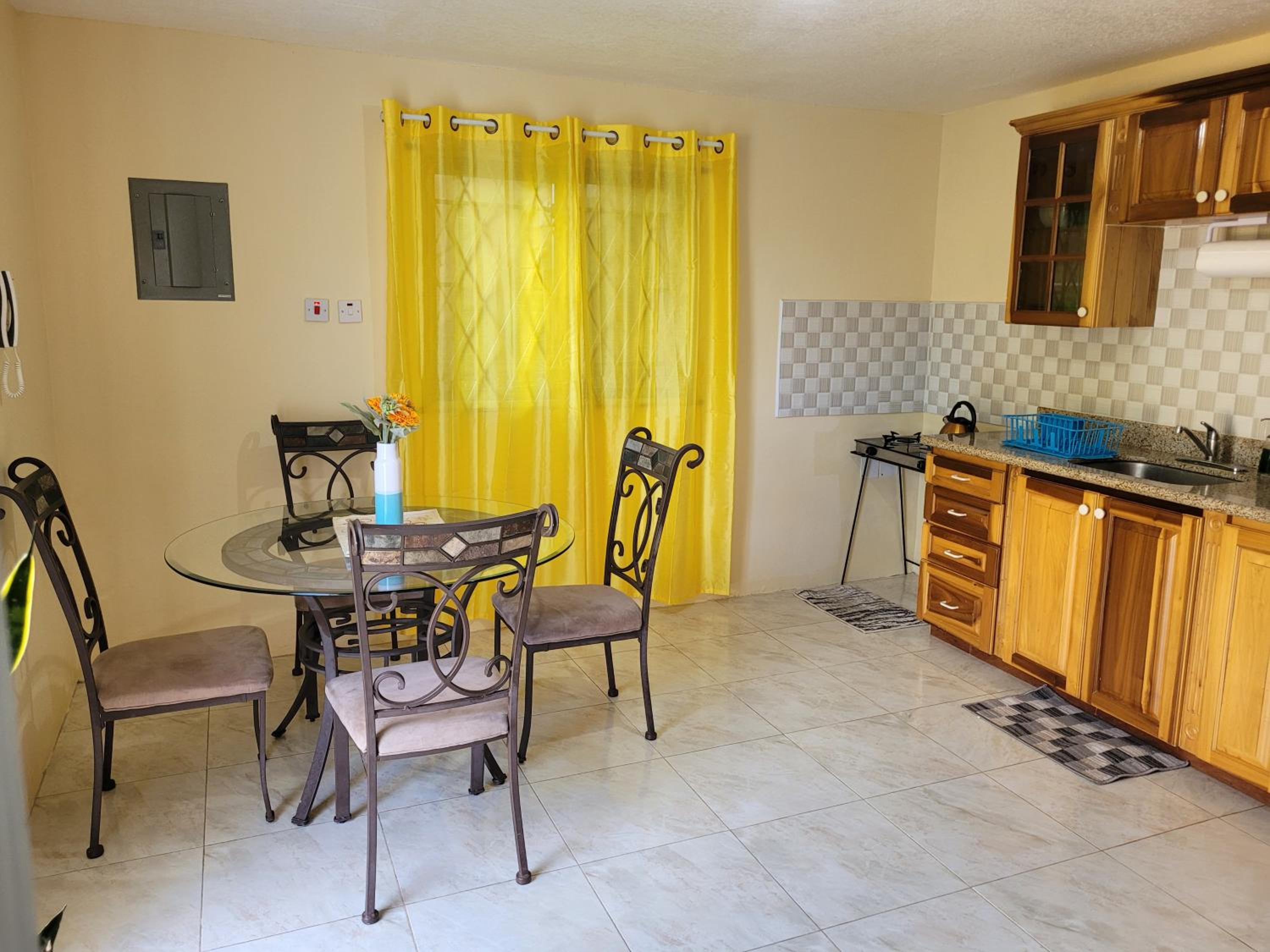 DW apartments - hotel in Lot 5 West Road, Mandeville