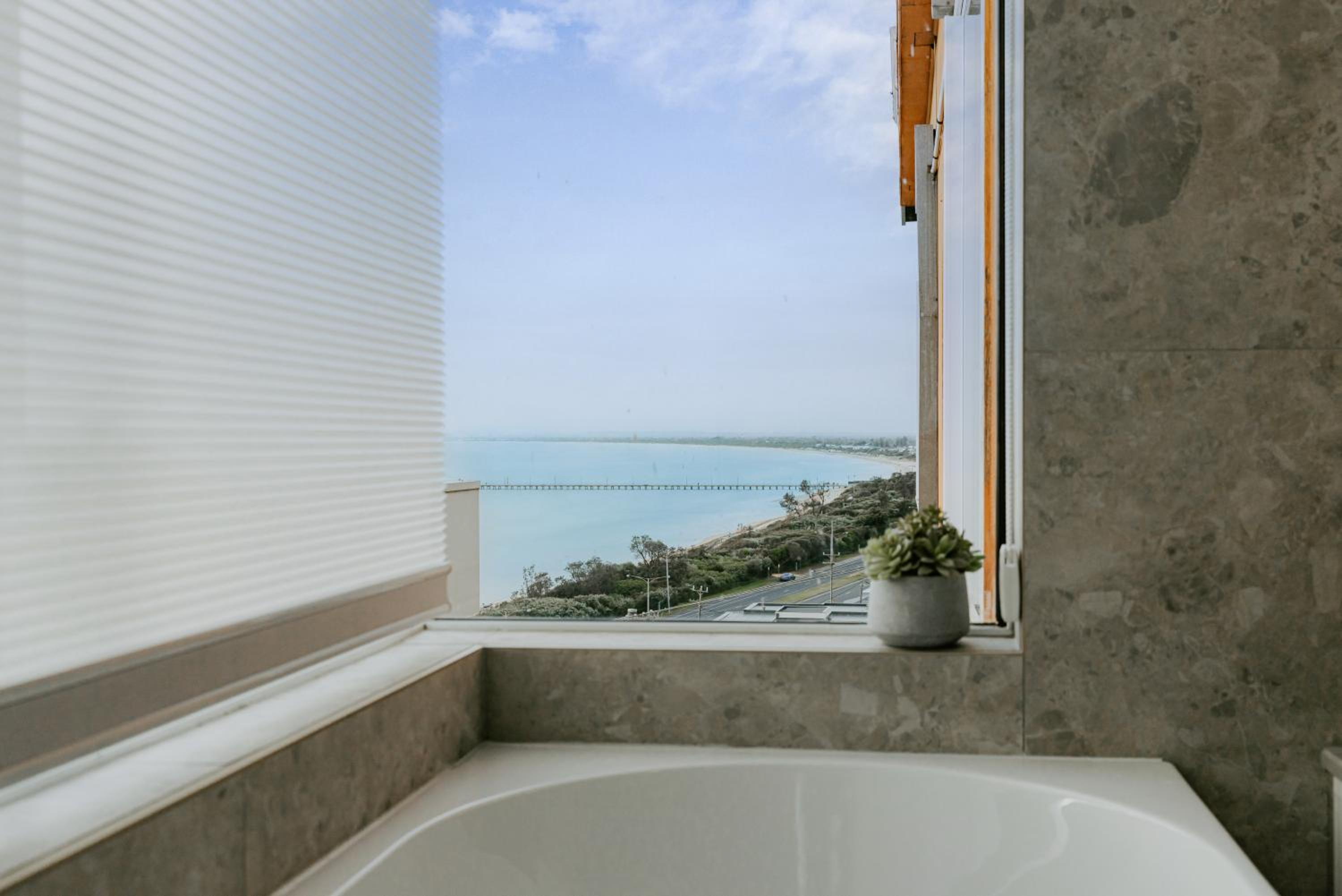 Pudding's Home Luxury Oceanfront Escape